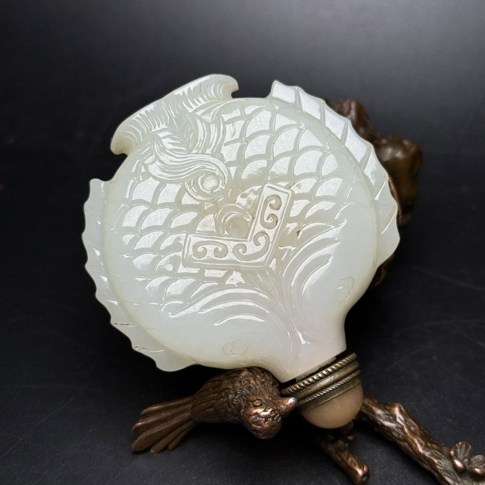 An Exquisite White Jade Fish Pattern Snuff Bottle - 2