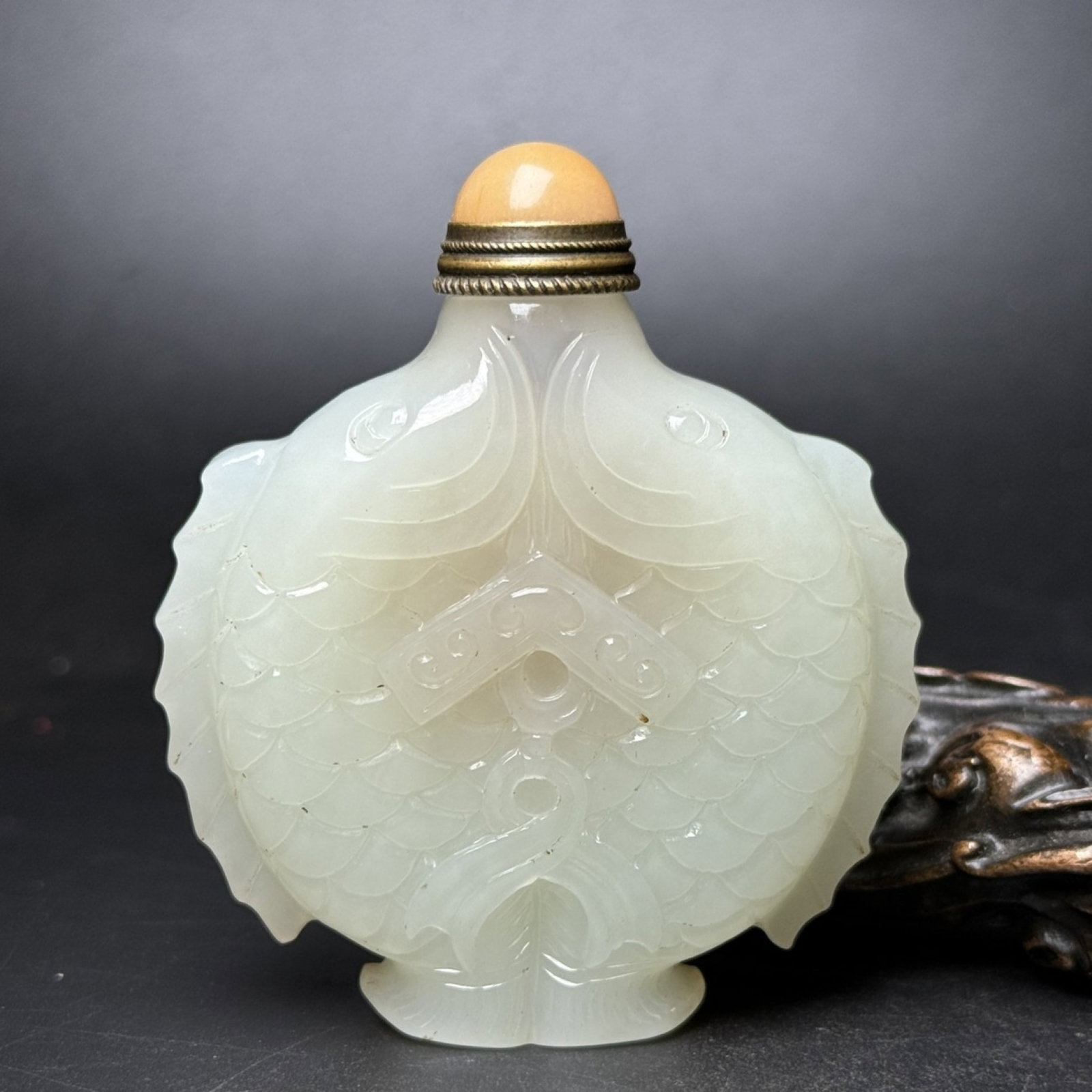 An Exquisite White Jade Fish Pattern Snuff Bottle - 7