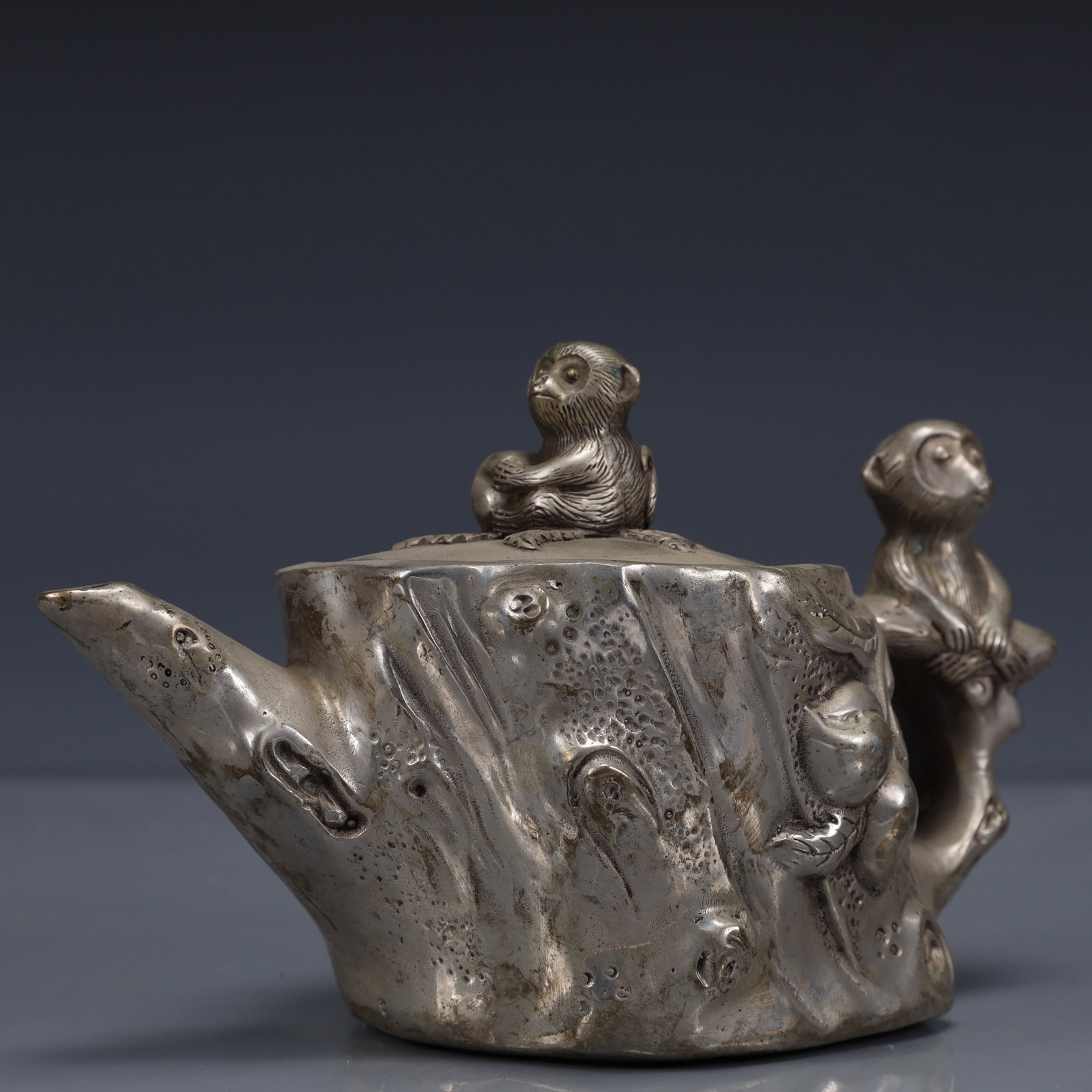 An Exquisite Silver-Plated Bronze Monkey Pattern Ewer - 4