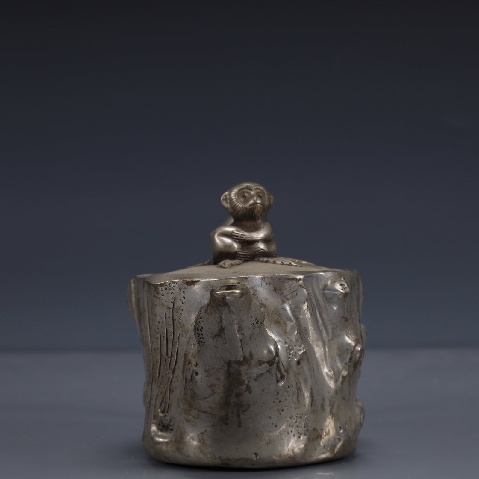 An Exquisite Silver-Plated Bronze Monkey Pattern Ewer - 5