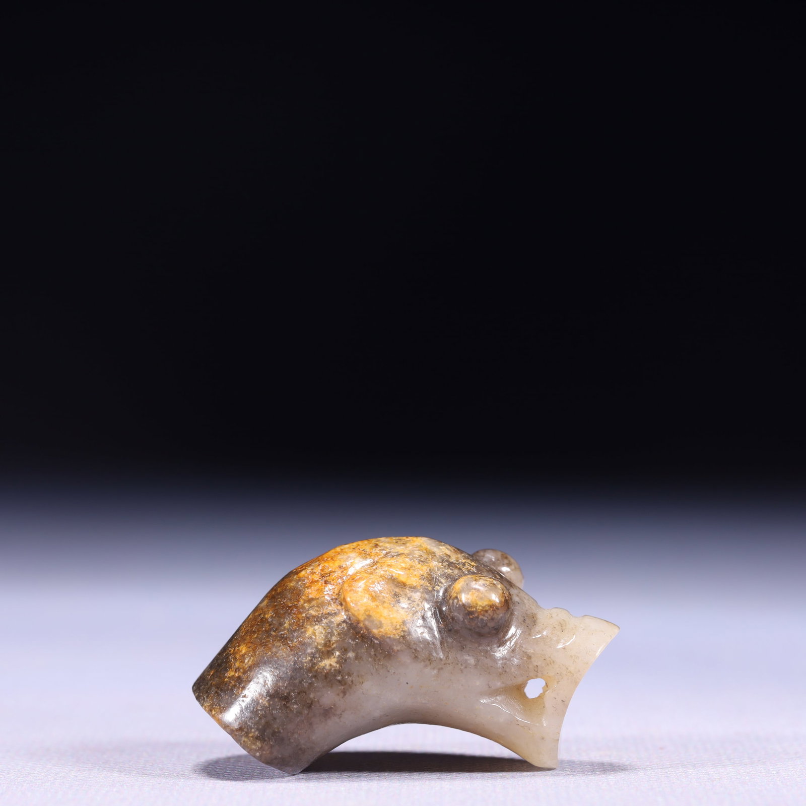 An Exquisite Archaic Jade Beast Ornament: An Exquisite Archaic Jade Beast Ornament,Ancient Time,China,Size:1.8inx1inx0.8in,Weight:41g 高古玉兽摆件,中国远古时期