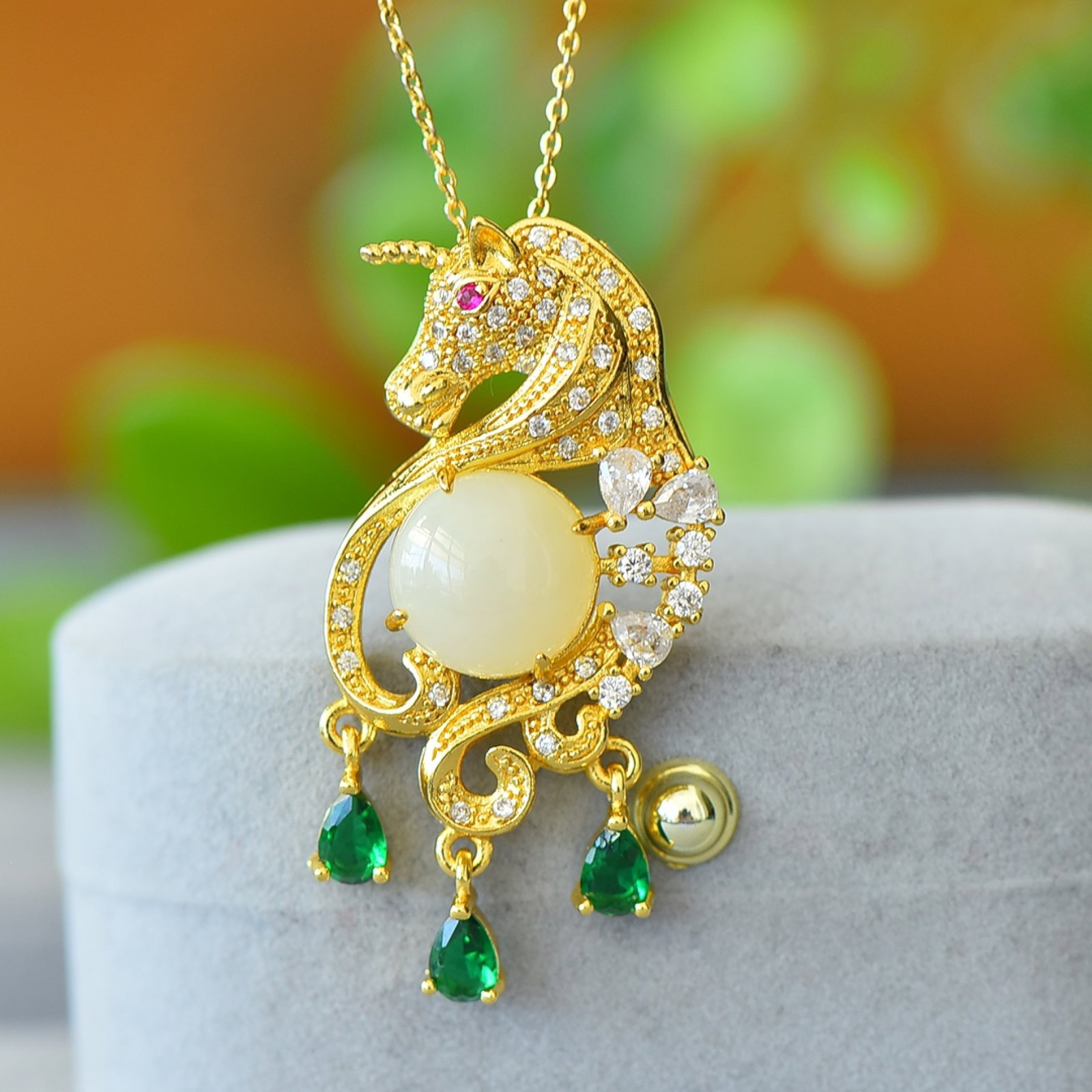 An Exquisite Bronze-Gold Plated Inlaid White Jade Horse Necklace: An Exquisite Bronze-Gold Plated Inlaid White Jade Horse Necklace,Size:0.5inx0.5in 铜镀金镶白玉骏马项链