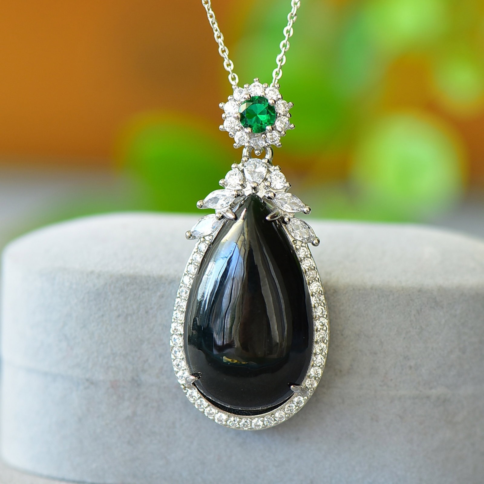 An Exquisite Bronze Inlaid Green Jade Necklace: An Exquisite Bronze Inlaid Green Jade Necklace,Size:0.7inx1.2in 铜镶青玉项链