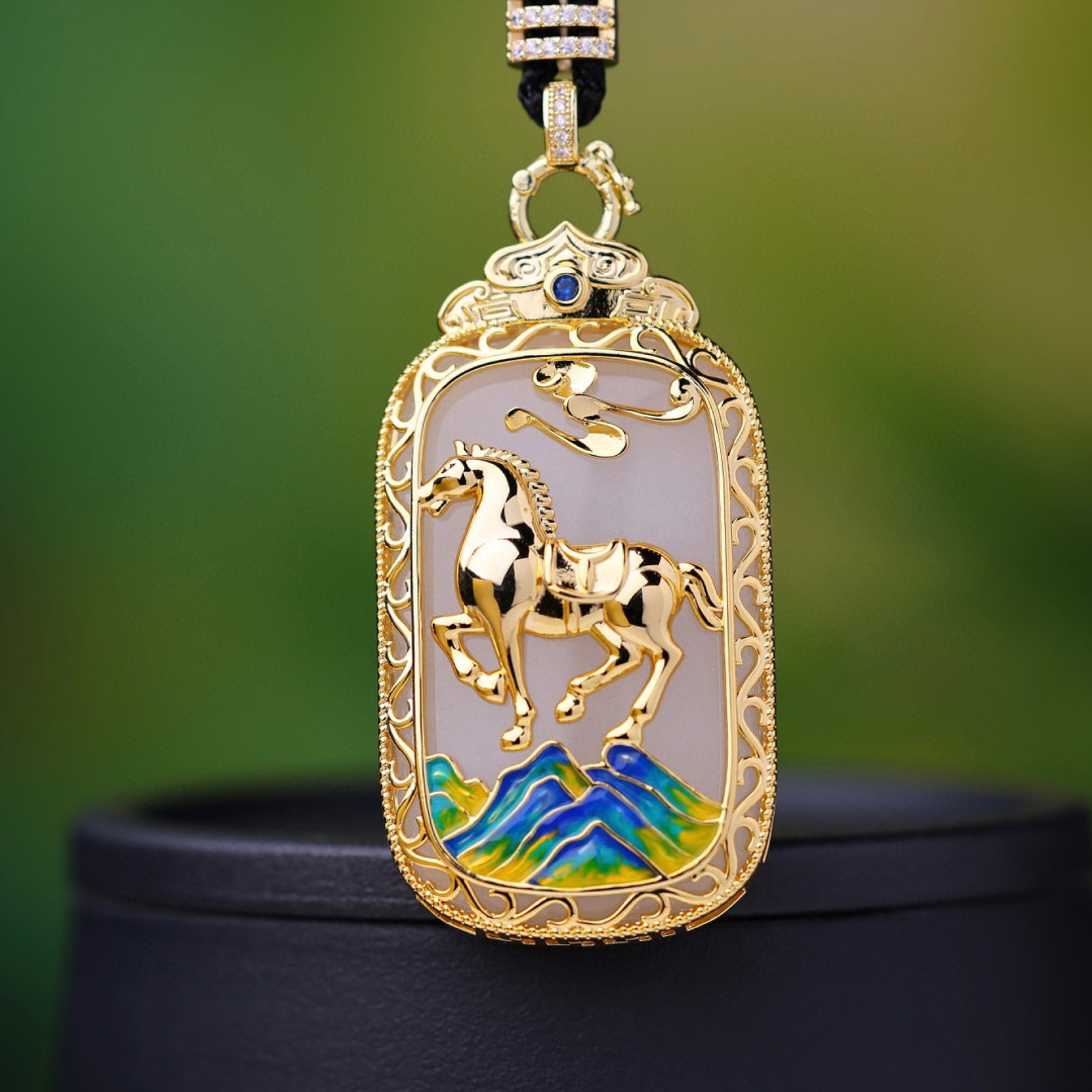 An Exquisite Bronze-Gold Plated Inlaid White Jade Horse Pattern Necklace,Inlaid Diamond: An Exquisite Bronze-Gold Plated Inlaid White Jade Horse Pattern Necklace,Inlaid Diamond,Size:1.2inx1.9in