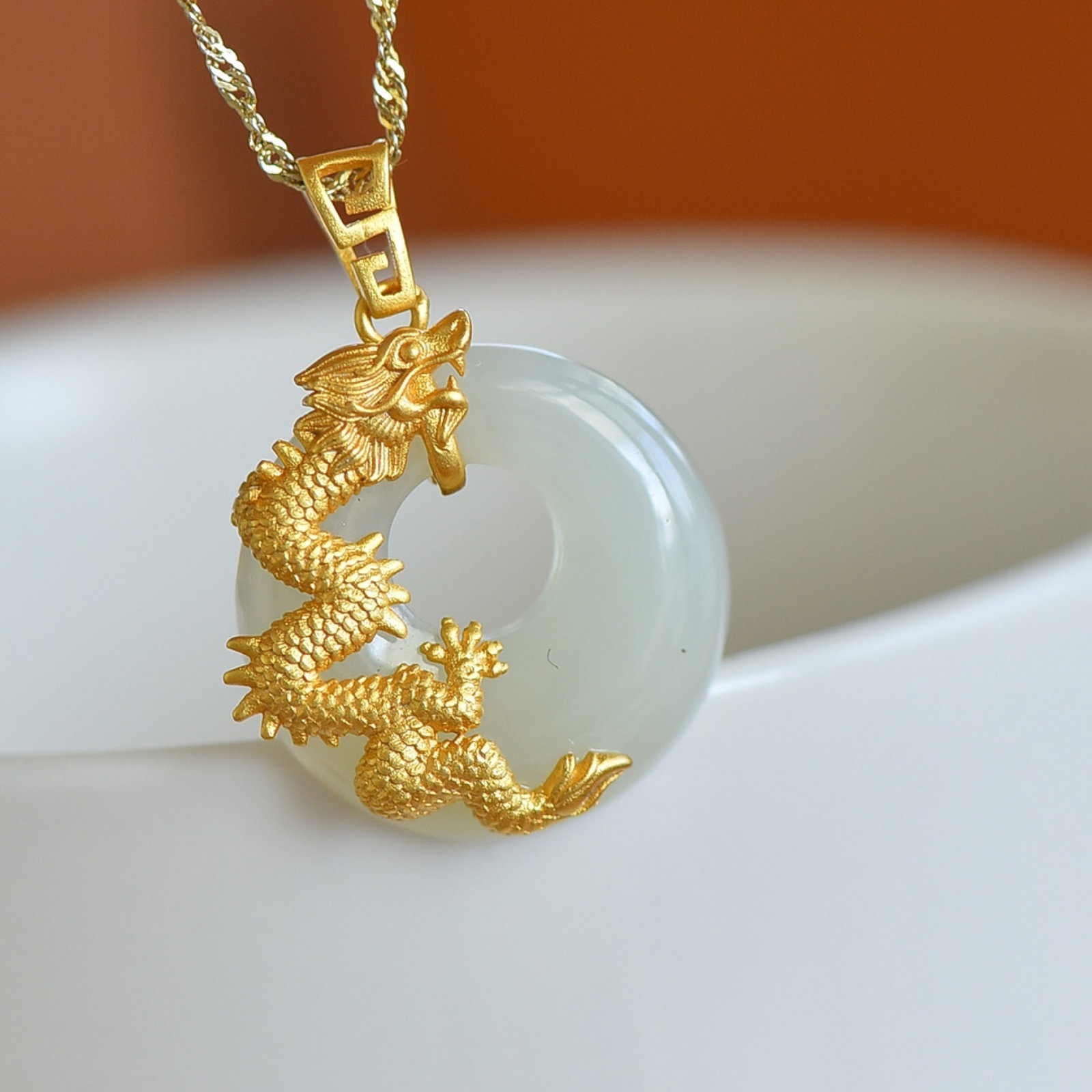 An Exquisite Sterling Silver-Gold Plated Inlaid White Jade Pendant: An Exquisite Sterling Silver-Gold Plated Inlaid White Jade Pendant , Size :0.8inx0.8in ?????????,??:0.8inx0.8in