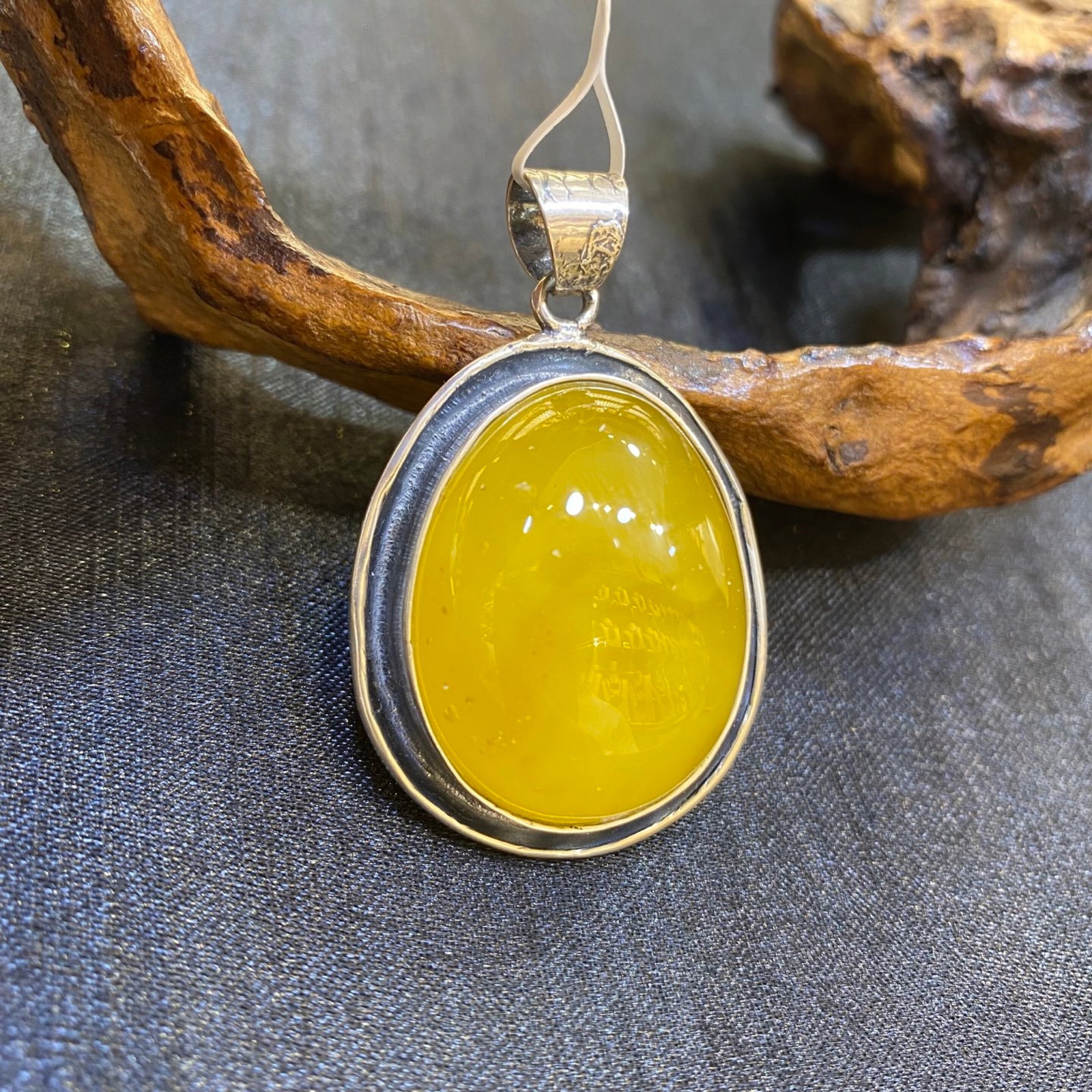 An Exquisite Beeswax Inlaid Silver Necklace: An Exquisite Beeswax Inlaid Silver Necklace,Size:1.2in,Weight:11.5g 蜜蜡镶银项链
