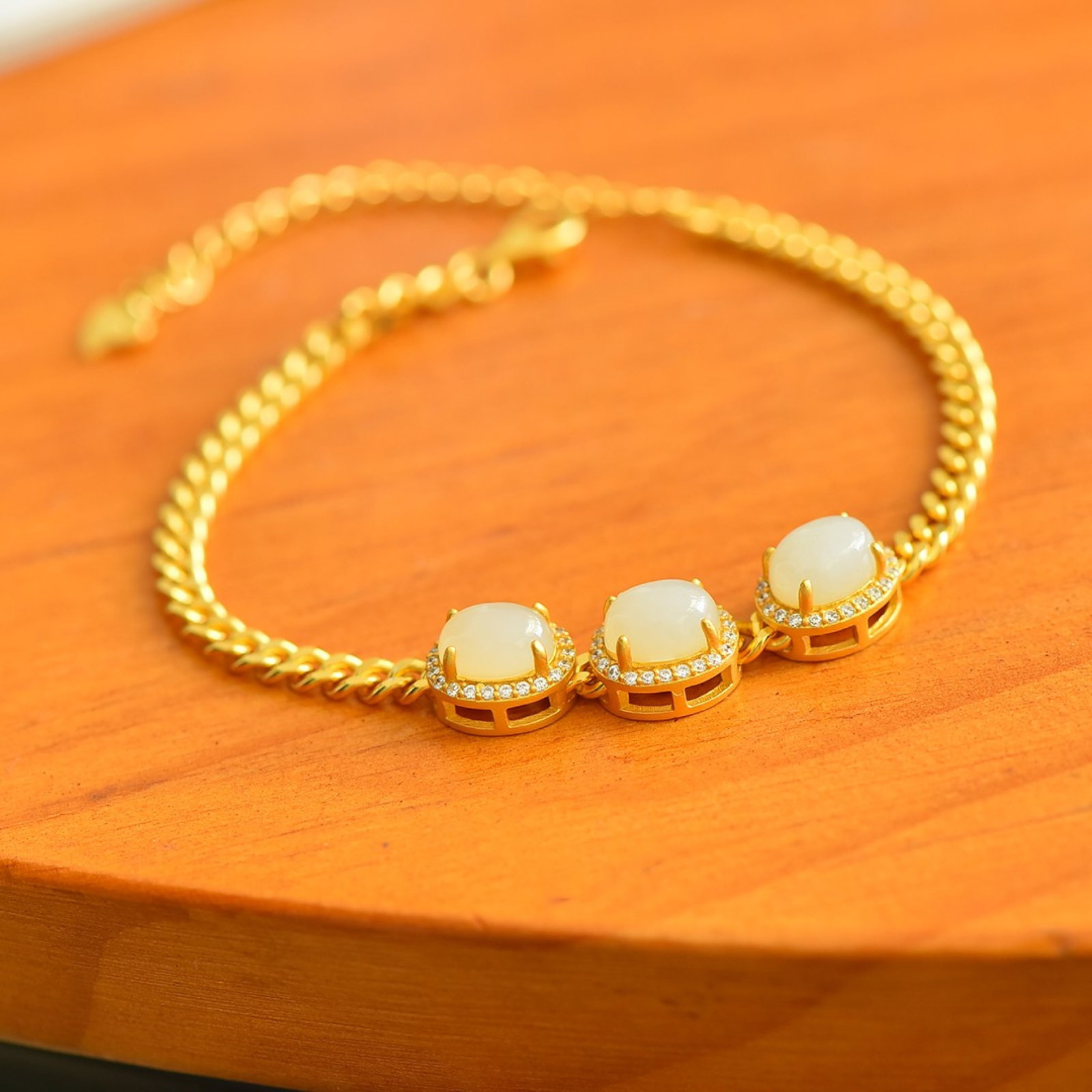 An Exquisite Sterling Silver-Gold Plated Inlaid White Jade Bracelet: An Exquisite Sterling Silver-Gold Plated Inlaid White Jade Bracelet,Size:0.2inx0.3in 纯银镀金镶白玉手链