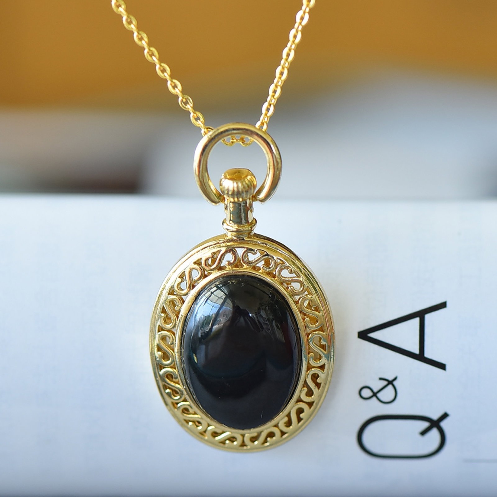 An Exquisite Bronze-Gold Plated Inlaid Green Jade Necklace: An Exquisite Bronze-Gold Plated Inlaid Green Jade Necklace,Size:0.5inx0.7in 铜镀金镶青玉项链