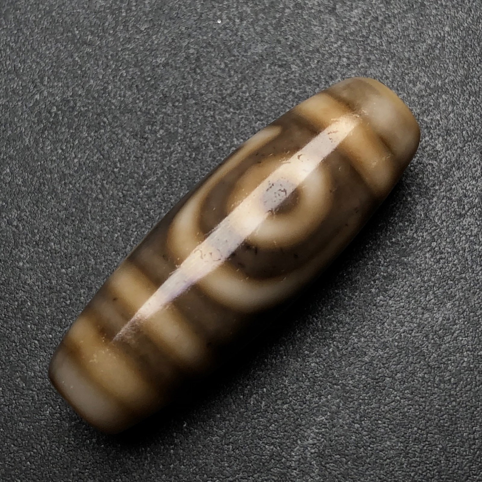 An Exquisite Dzi Bead Pendant: An Exquisite Dzi Bead Pendant,Size:1.2inx0.4in,Weight:4.9g 天珠挂件