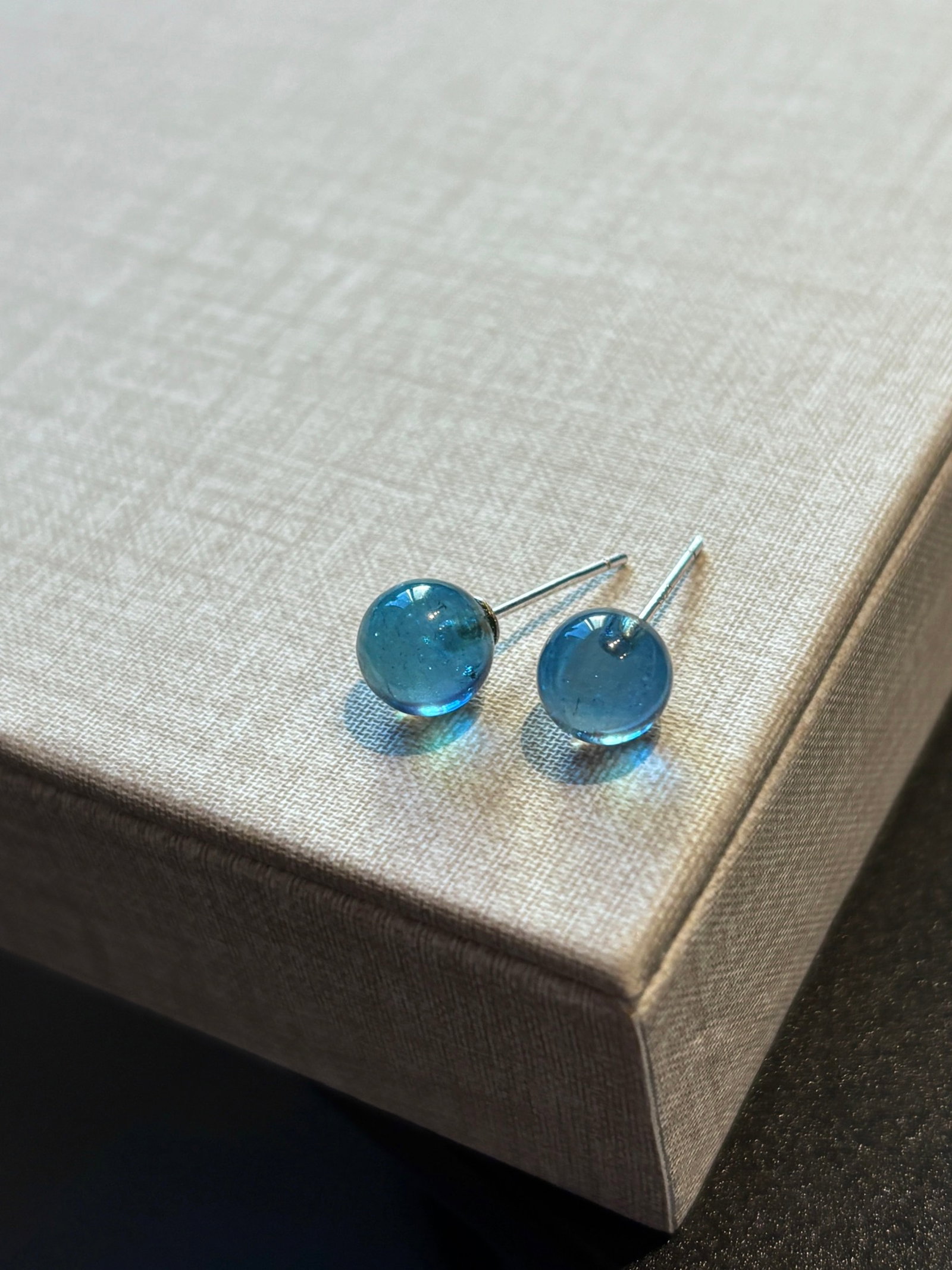 A Pair of Exquisite Aquamarine Earrings: A Pair of Exquisite Aquamarine Earrings,Size:0.3in 一对海蓝宝耳钉