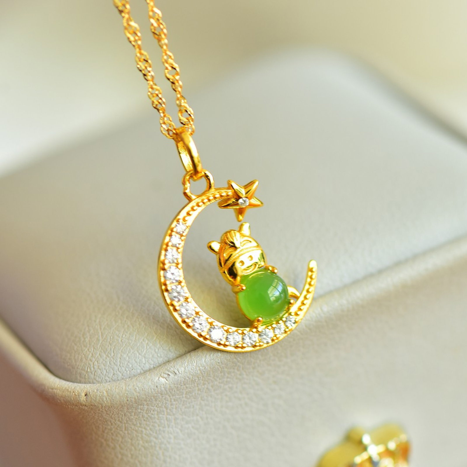 An Exquisite Sterling Silver-Gold Plated Inlaid Jasper Pendant , Inlaid Diamond: An Exquisite Sterling Silver-Gold Plated Inlaid Jasper Pendant , Inlaid Diamond , Size :0.2inx0.2in