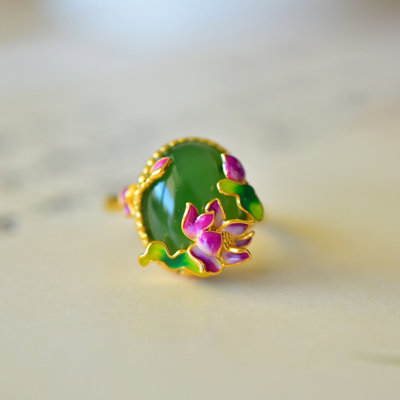 An Exquisite Sterling Silver Inlaid Jasper Enamel Ring,Inlaid Diamond: An Exquisite Sterling Silver Inlaid Jasper Enamel Ring,Inlaid Diamond,Size:0.6inx0.6in 纯银镶碧玉珐琅戒指,嵌钻石