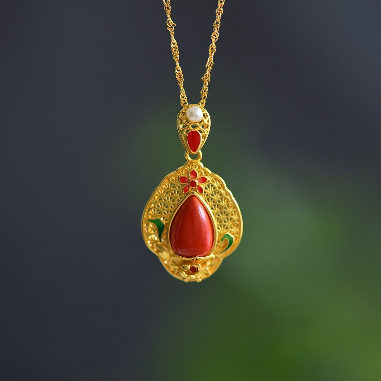 An Exquisite Sterling Silver-Gold Plated Inlaid Cinnabar Necklace: An Exquisite Sterling Silver-Gold Plated Inlaid Cinnabar Necklace,Size:0.3inx0.5in 纯银镀金镶朱砂项链