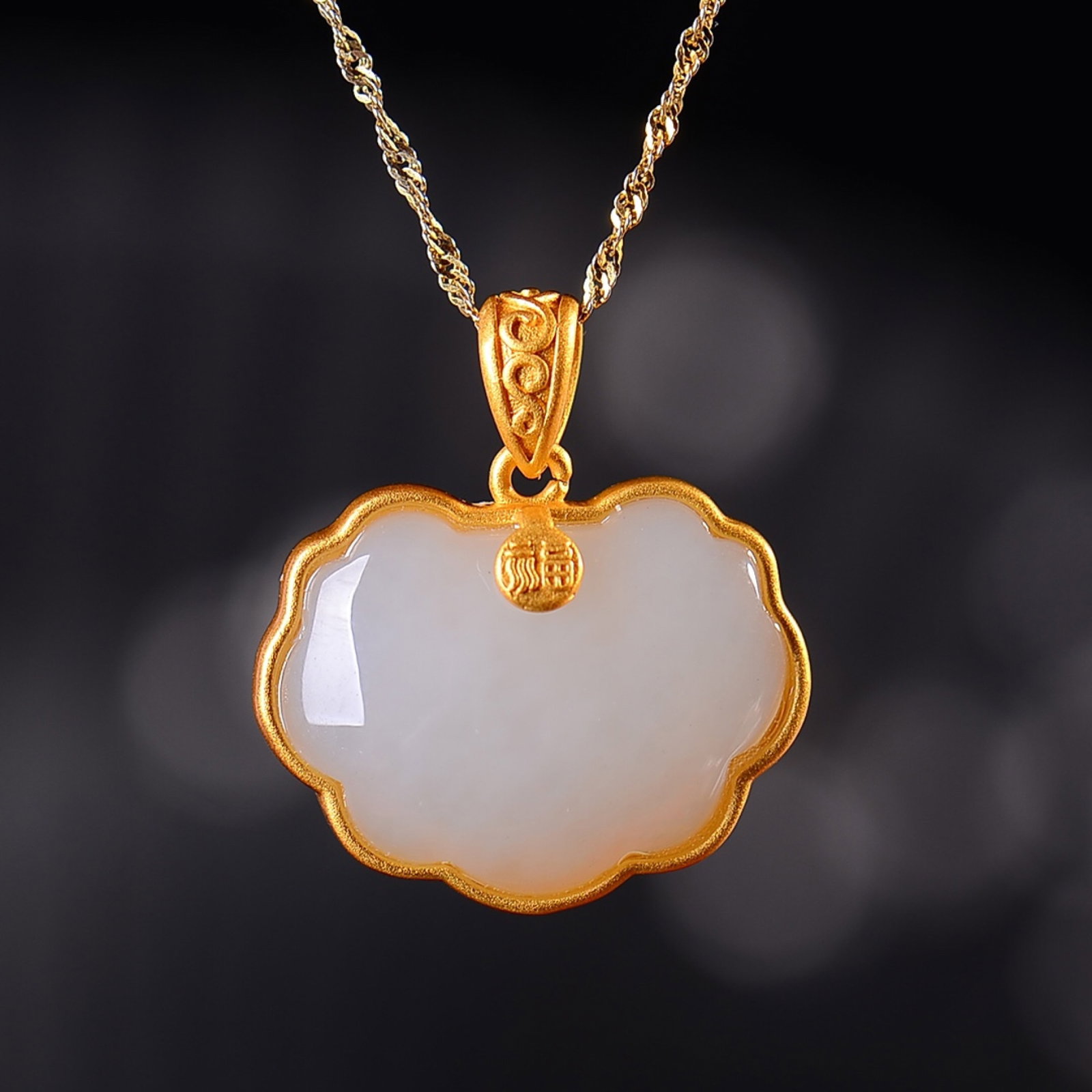 An Exquisite Sterling Silver-Gold Plated Inlaid White Jade Necklace: An Exquisite Sterling Silver-Gold Plated Inlaid White Jade Necklace,Size:0.6inx0.8in 纯银镀金镶白玉项链