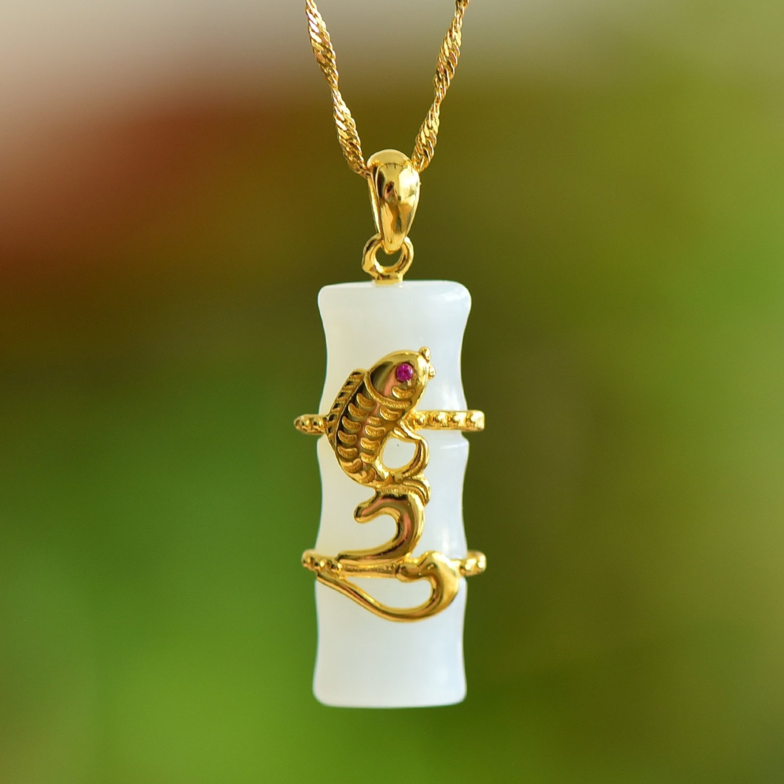 An Exquisite Sterling Silver-Gold Plated Inlaid White Jade Pendant: An Exquisite Sterling Silver-Gold Plated Inlaid White Jade Pendant,Size:0.4inx1.1in 纯银镀金镶白玉吊坠
