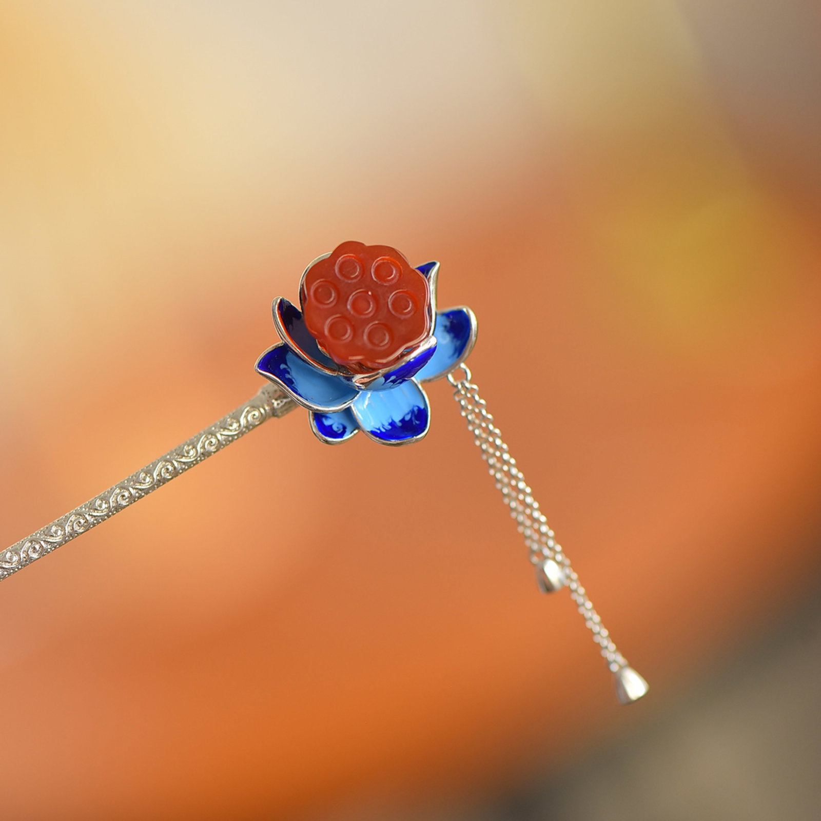 An Exquisite Sterling Silver Inlaid Red Agate Hairpin: An Exquisite Sterling Silver Inlaid Red Agate Hairpin,Size:0.5inx0.5in 纯银镶红玛瑙发簪