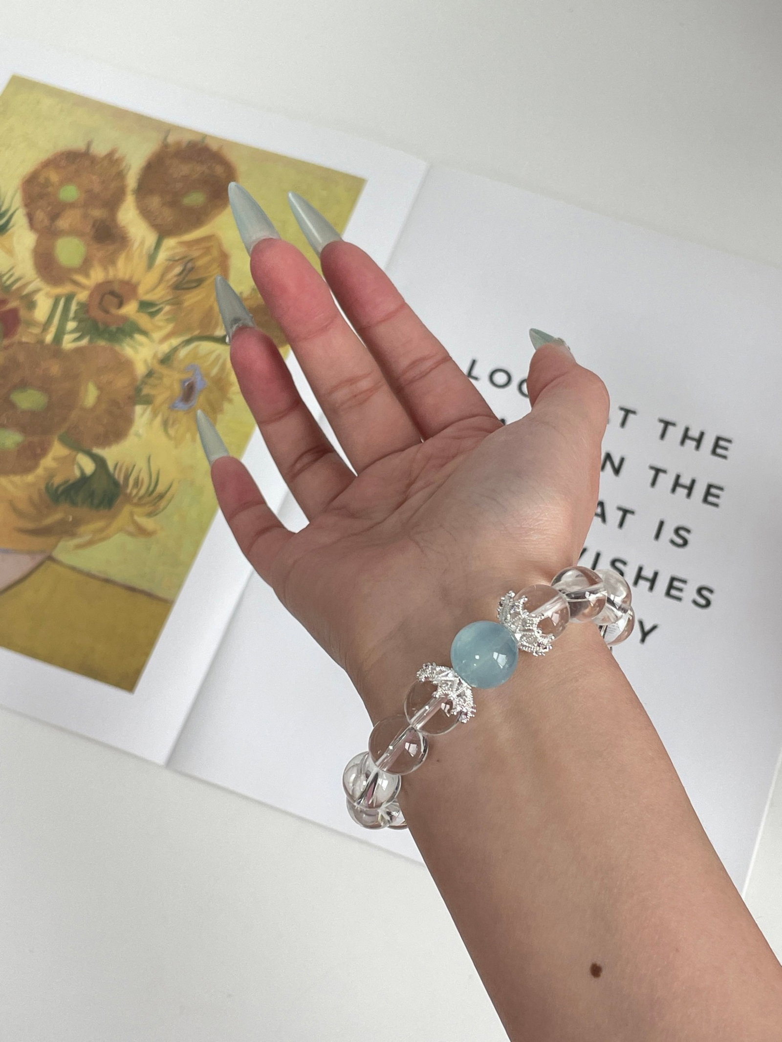 An Exquisite Crystal Bracelet - 11
