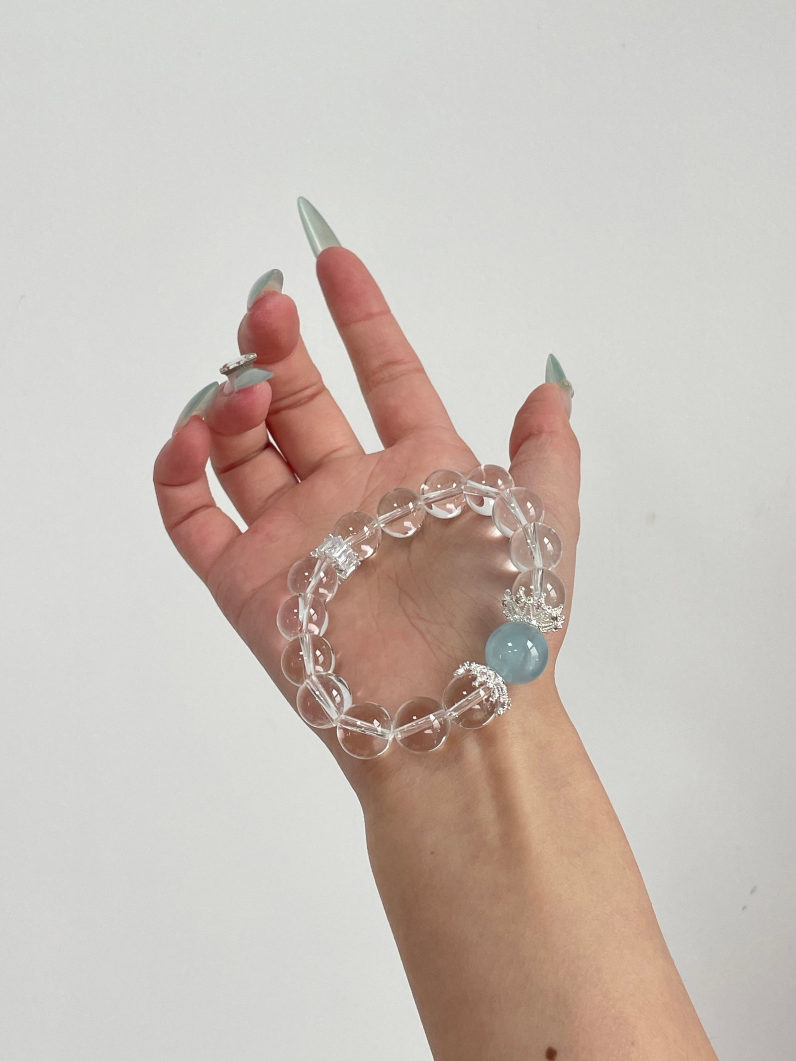 An Exquisite Crystal Bracelet - 9