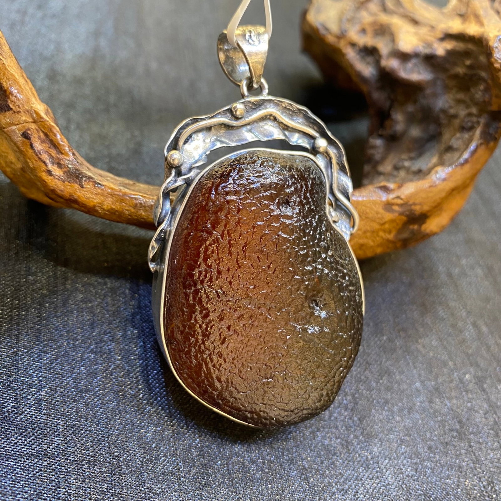 An Exquisite Beeswax Inlaid Silver Necklace: An Exquisite Beeswax Inlaid Silver Necklace,Size:1.4in,Weight:22.5g 蜜蜡镶银项链
