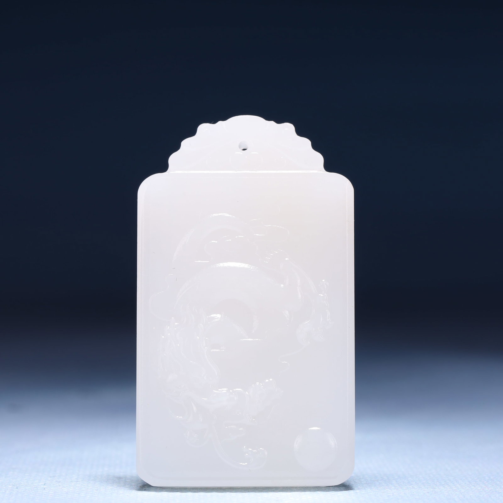 An Exquisite White Jade Dragon Pattern Pendant: An Exquisite White Jade Dragon Pattern Pendant,Size:1.4inx0.4inx2.2in,Weight:50g ?????