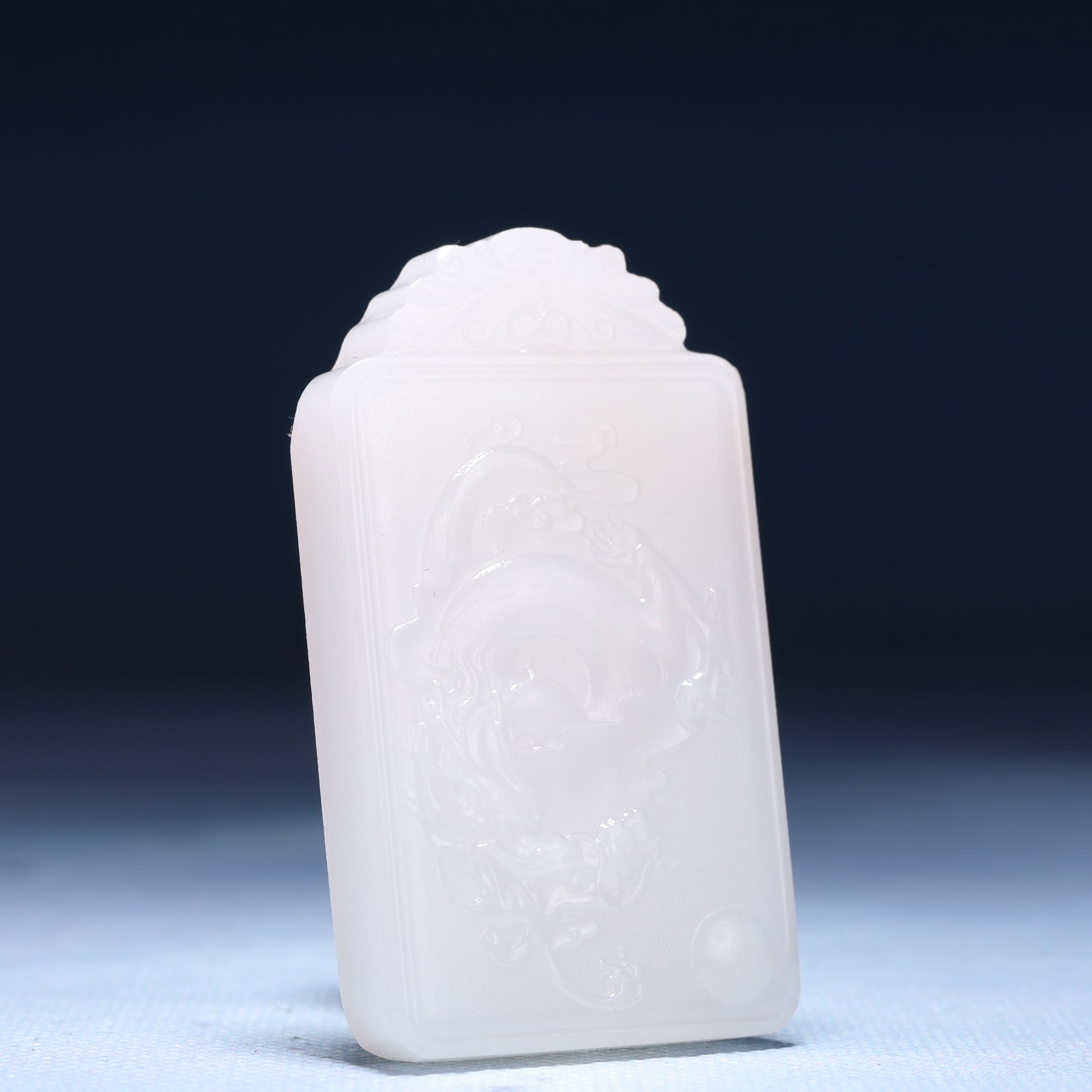 An Exquisite White Jade Dragon Pattern Pendant - 3