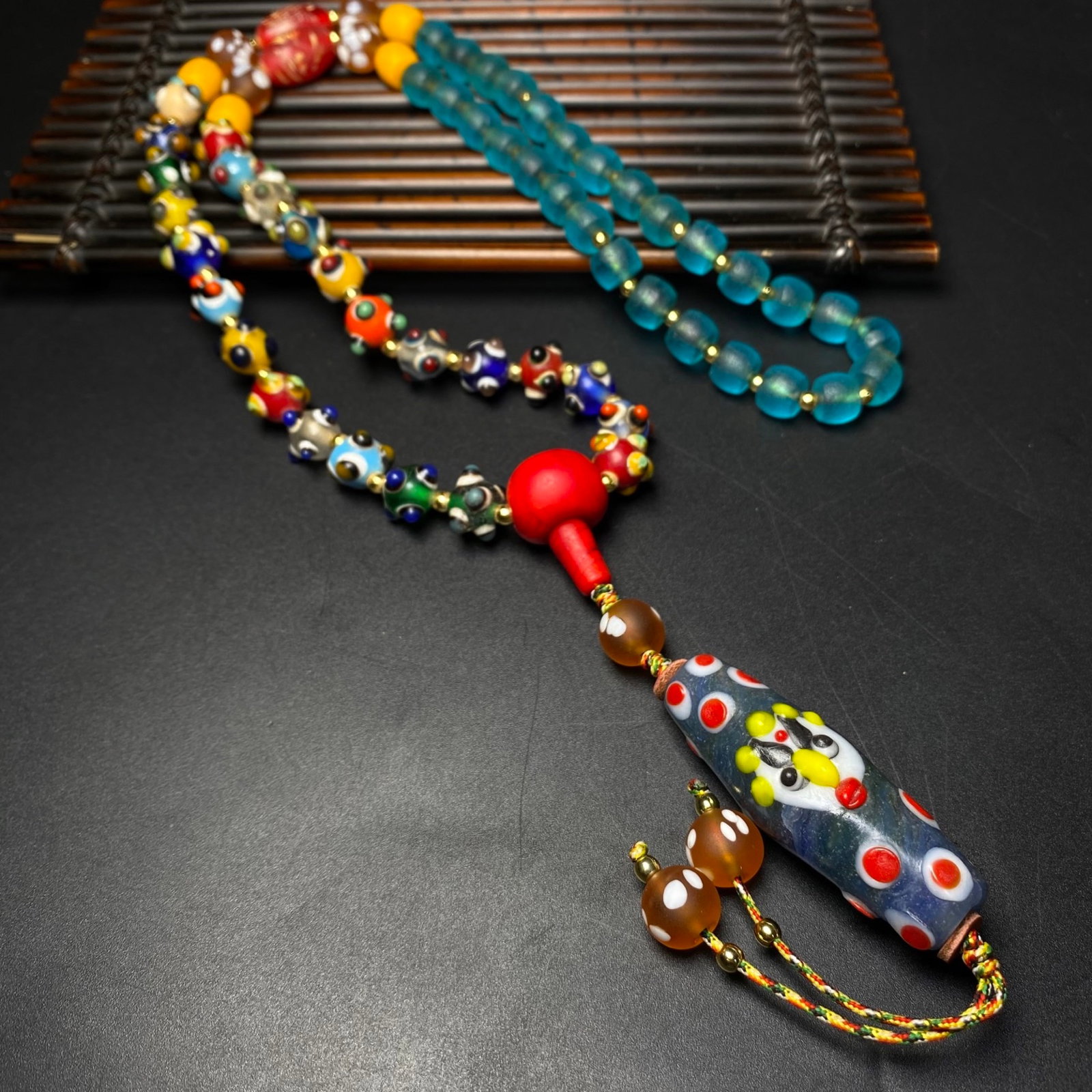 A Precious Glass Necklace: A Precious Glass Necklace,Size:0.4in ????
