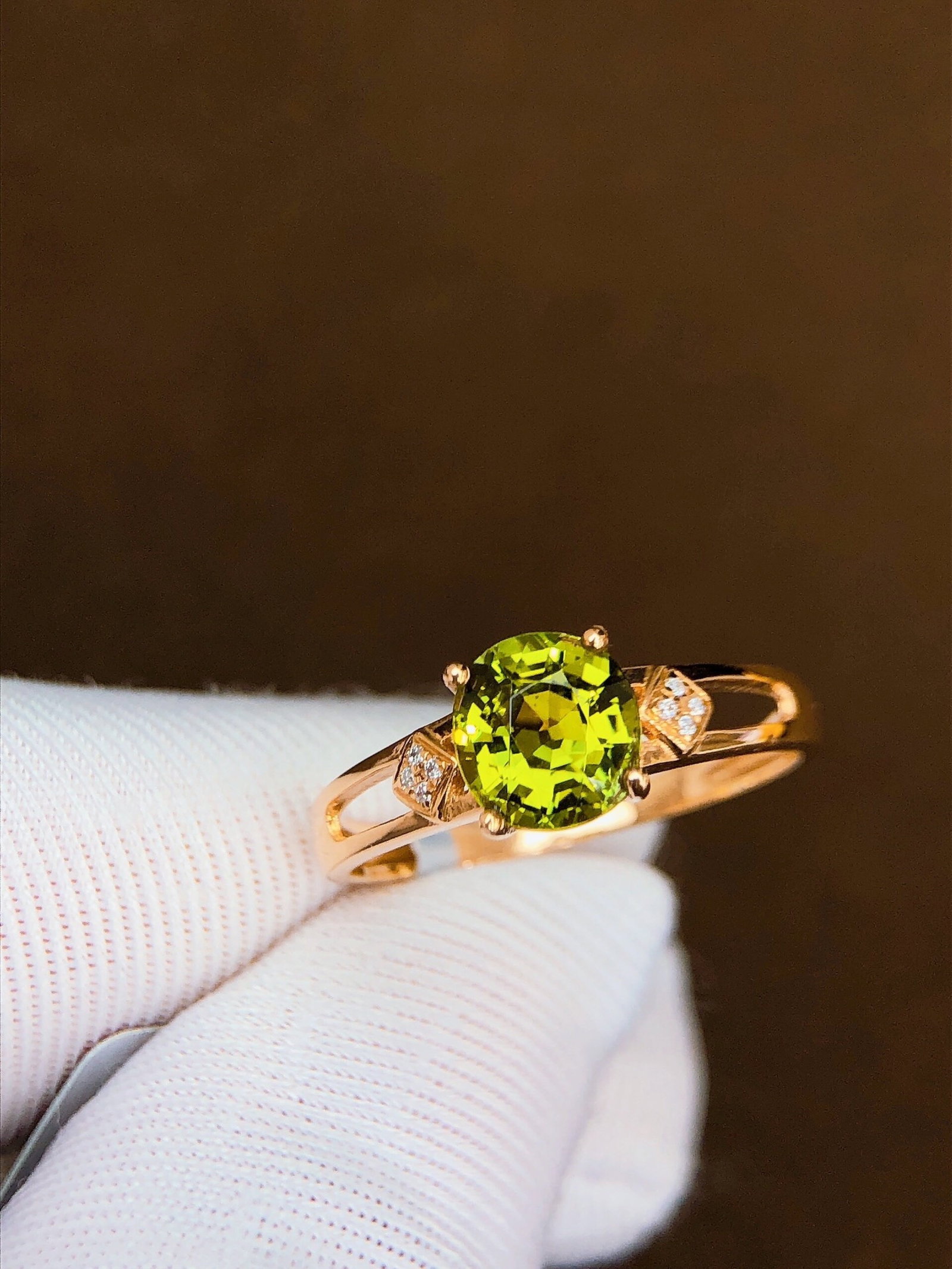 1.76Ctw Natural Tourmaline Ring: 1.76Ctw Natural Tourmaline Ring,Size:0.3inx0.2in 1.76Ctw??????