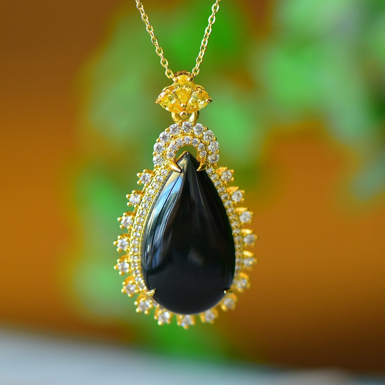 An Exquisite Bronze-Gold Plated Inlaid Green Jade Necklace: An Exquisite Bronze-Gold Plated Inlaid Green Jade Necklace,Size:0.7inx1.2in 铜镀金镶青玉项链