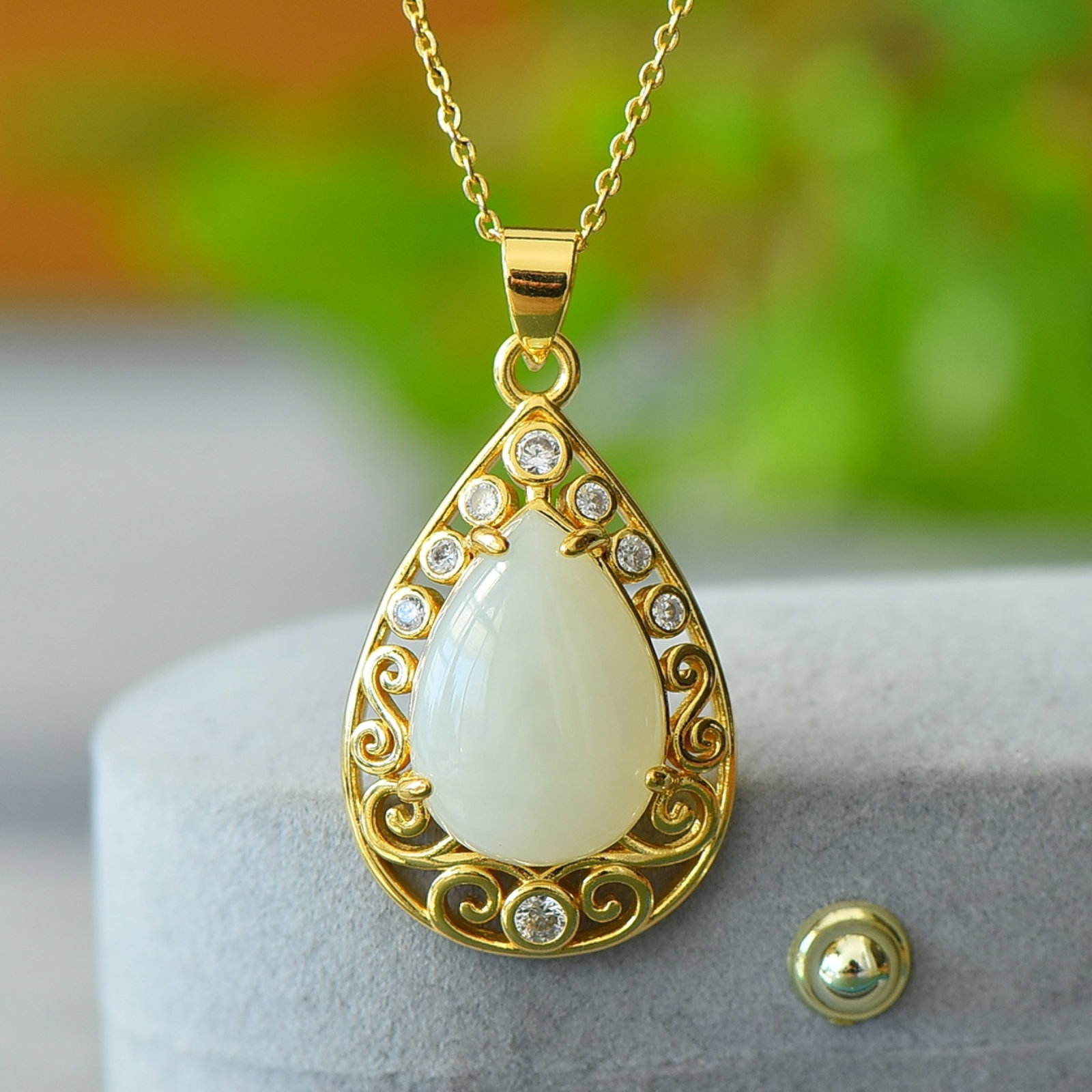 A Set of Fine Bronze-Gold Plated Inlaid White Jade Jewelry: A Set of Fine Bronze-Gold Plated Inlaid White Jade Jewelry,Size:(Necklace)0.5inx0.7in,(Earrings)0.4inx0.6in,(Ring)0.3inx0.4in 一套铜镀金镶白玉首&#