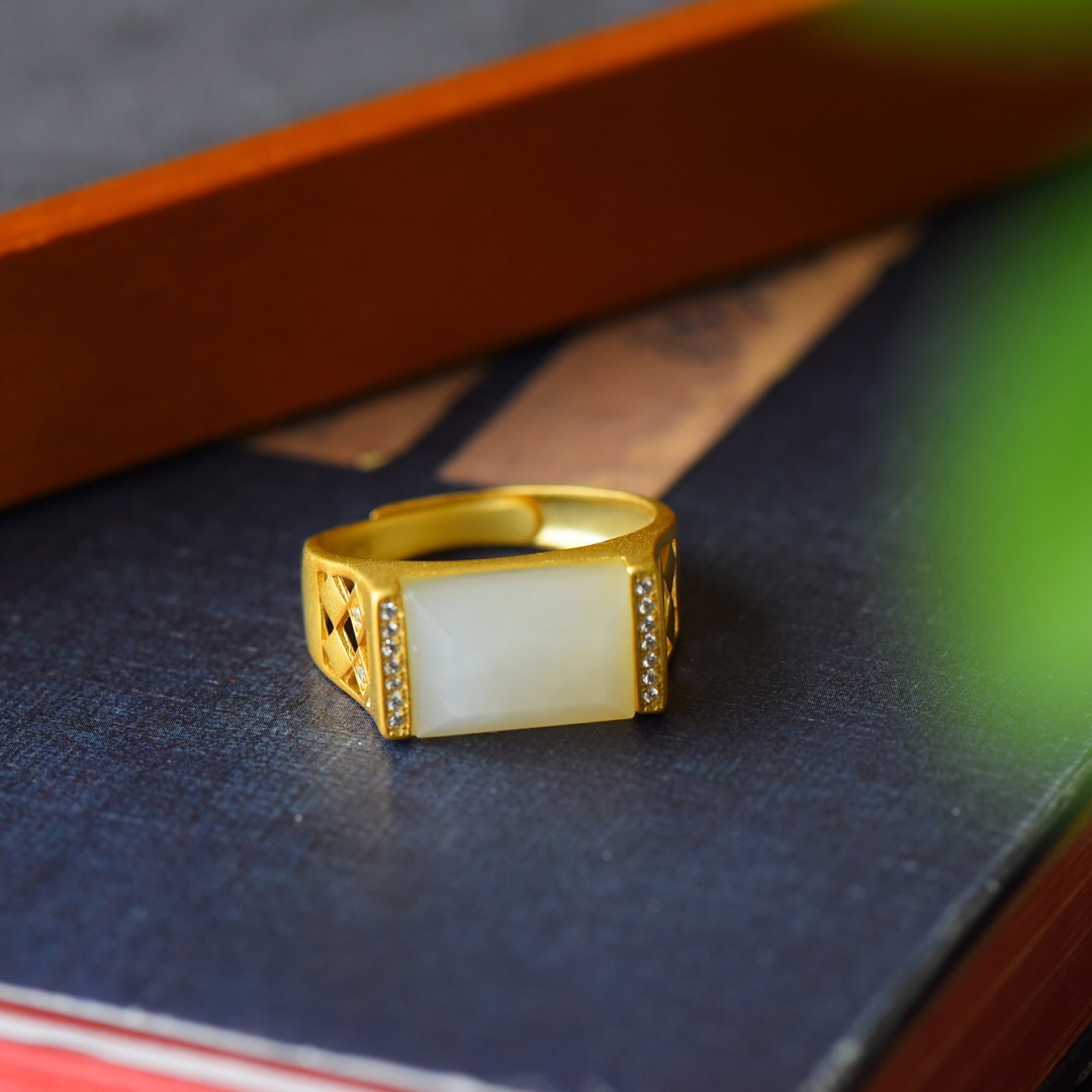 An Exquisite Sterling Silver-Gold Plated Inlaid White Jade Ring: An Exquisite Sterling Silver-Gold Plated Inlaid White Jade Ring,Size:0.4inx0.7in 纯银镀金镶白玉戒指