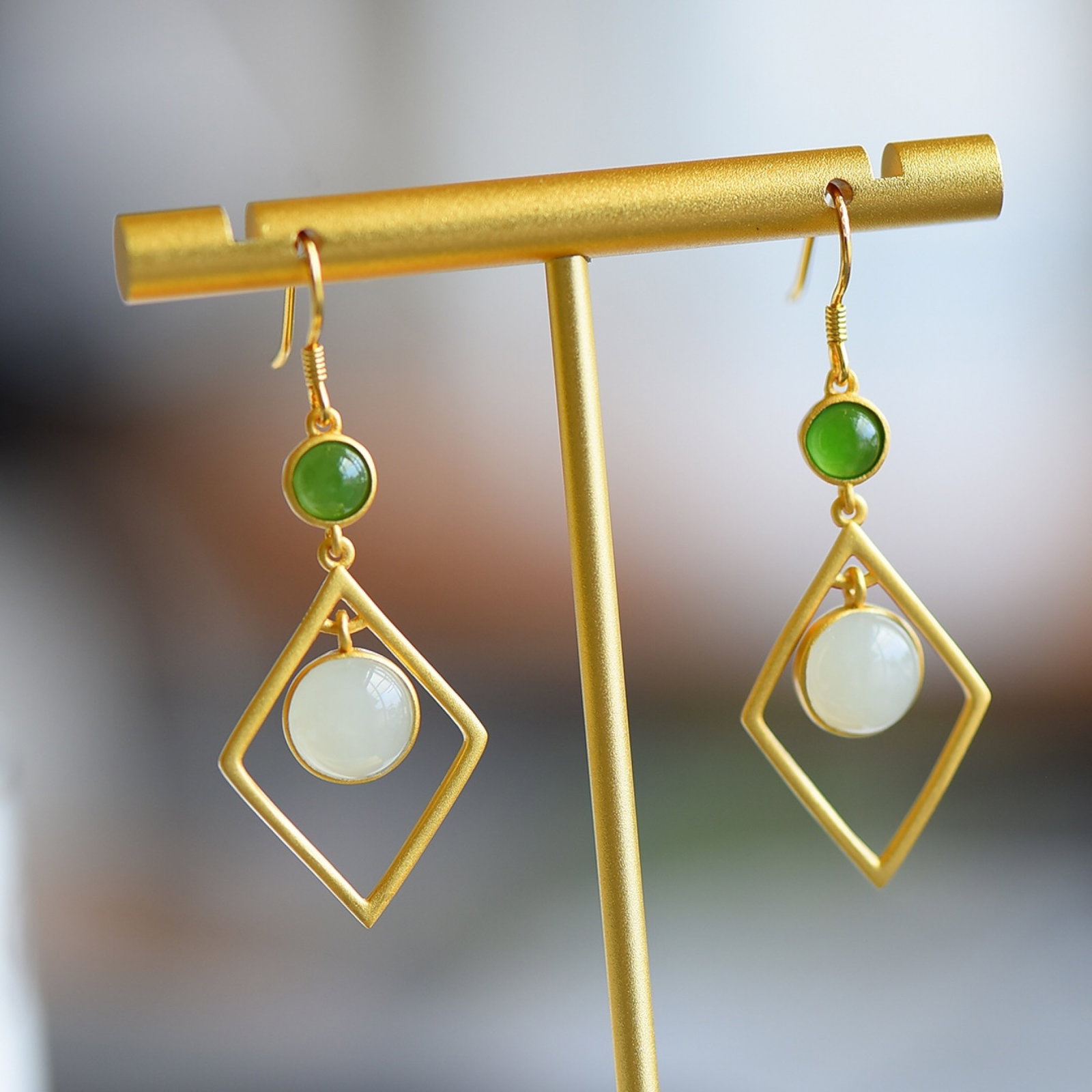 A Pair of Exquisite Sterling Silver-Gold Plated Inlaid White Jade Earrings , Inlaid Jaspers: A Pair of Exquisite Sterling Silver-Gold Plated Inlaid White Jade Earrings , Inlaid Jasper , Size :0.3inx0.3in 一对纯银镀金镶白玉耳环,