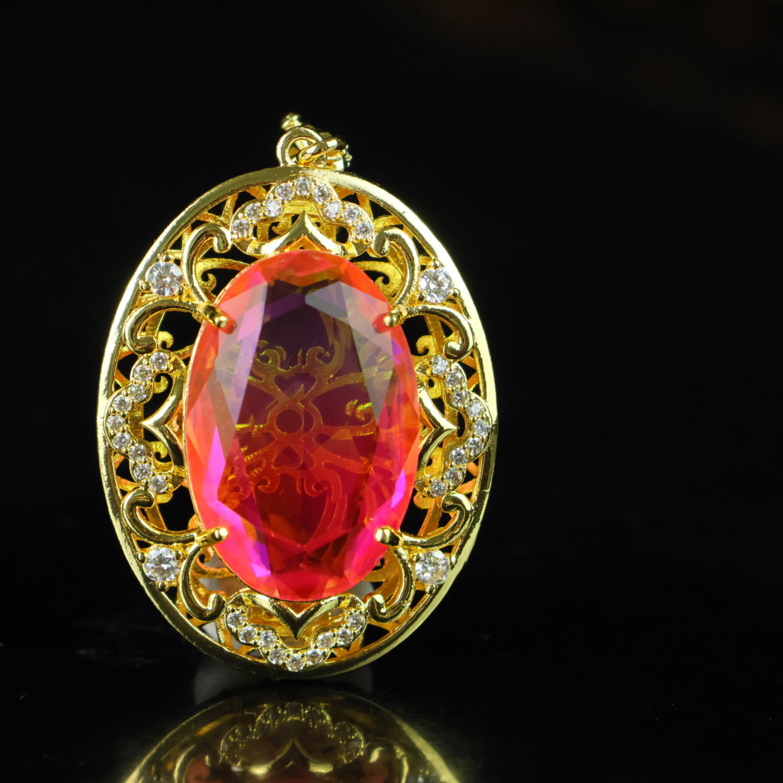 An Exquisite Pendant: An Exquisite Pendant,Size:1.2inx0.8inx0.5in 一个精美的吊坠