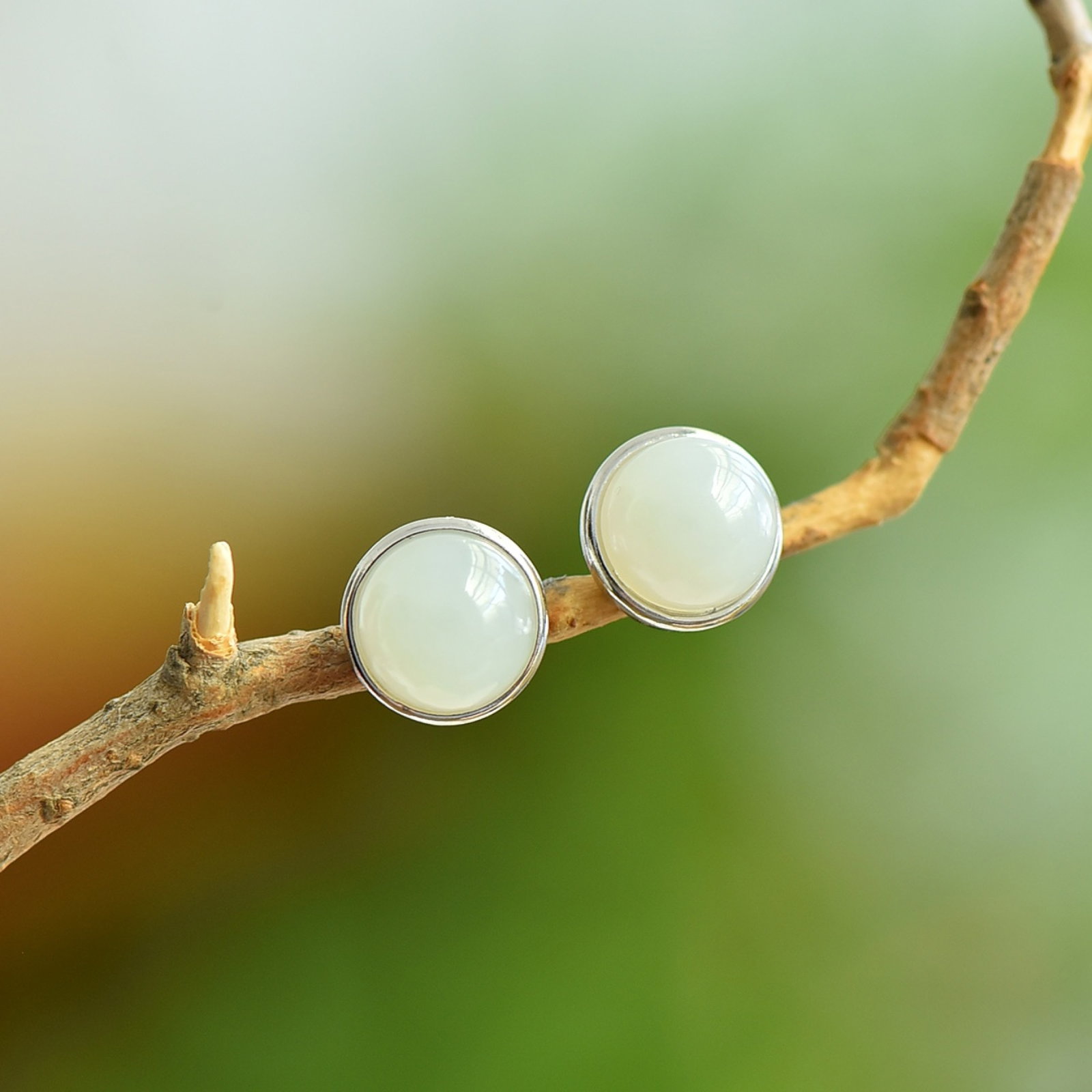 A Pair of Exquisite Sterling Silver Inlaid White Jade Earrings: A Pair of Exquisite Sterling Silver Inlaid White Jade Earrings,Size:0.3inx0.3in 一对纯银镶白玉耳环