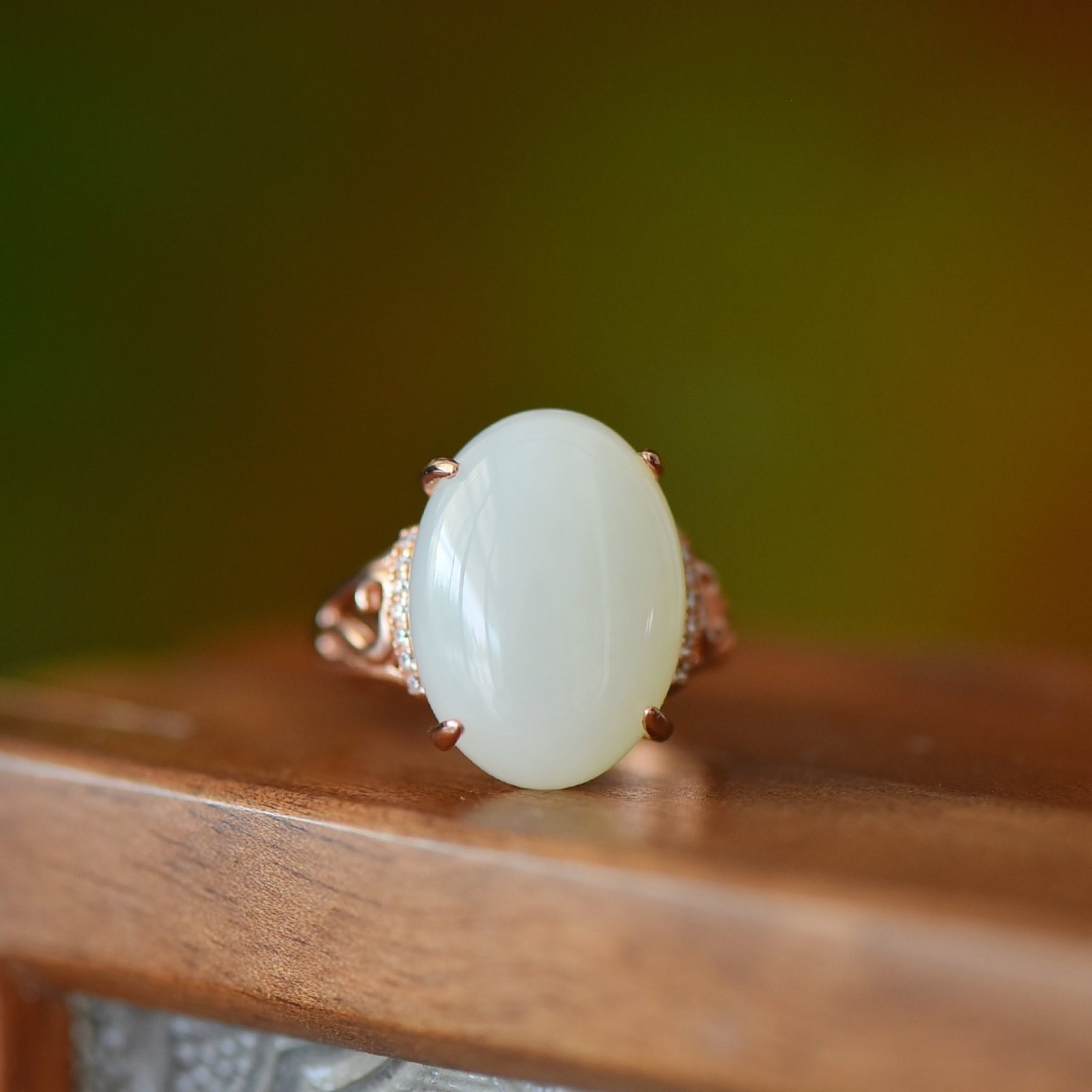 An Exquisite Sterling Silver-Gold Plated Inlaid White Jade Ring: An Exquisite Sterling Silver-Gold Plated Inlaid White Jade Ring,Size:0.5inx0.7in 纯银镀金镶白玉戒指