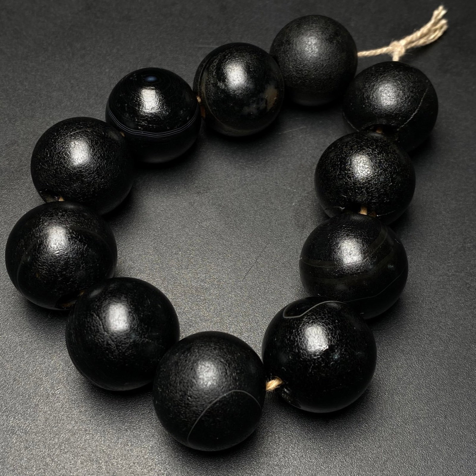 An Exquisite Agate Bracelet (1 of 9)