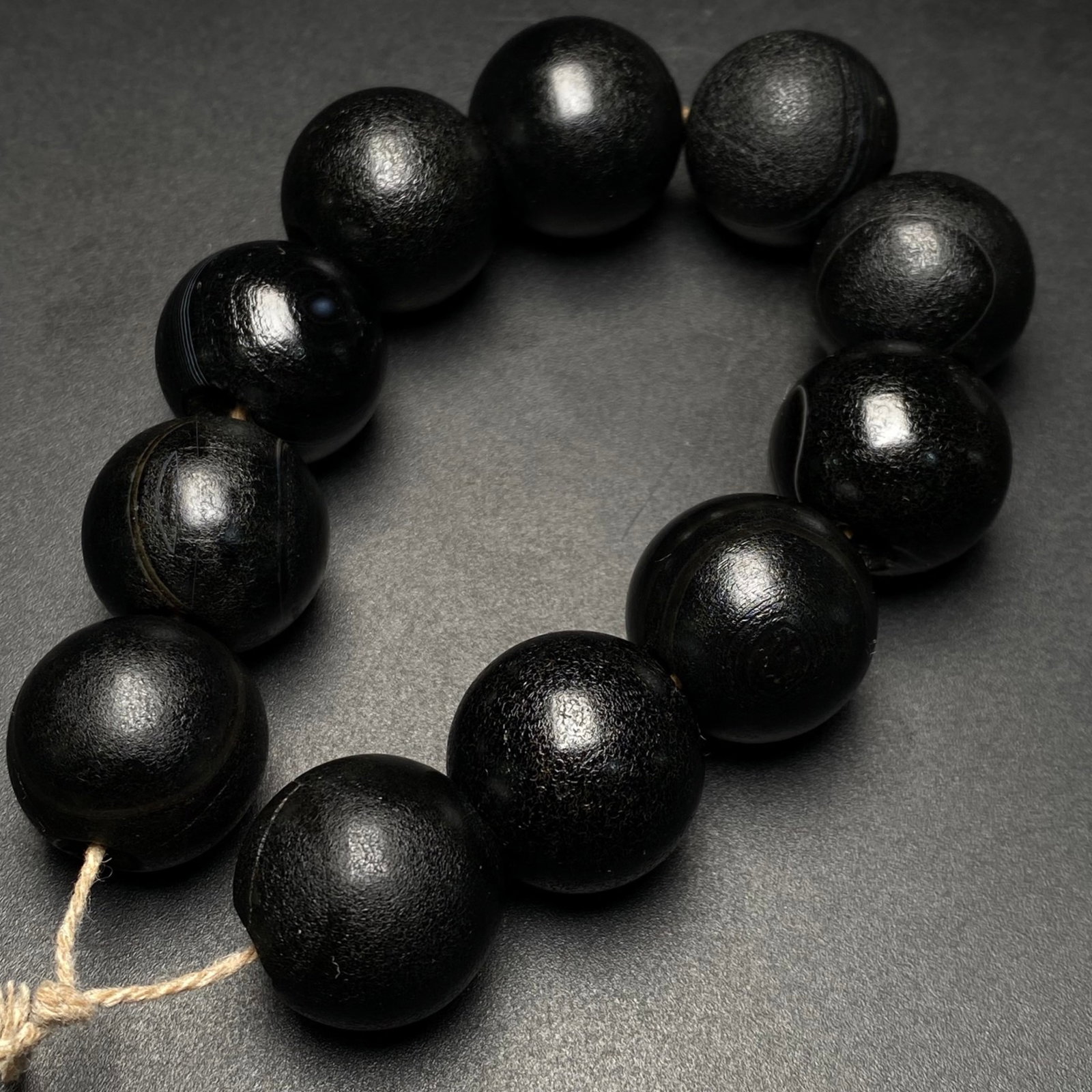 An Exquisite Agate Bracelet - 3