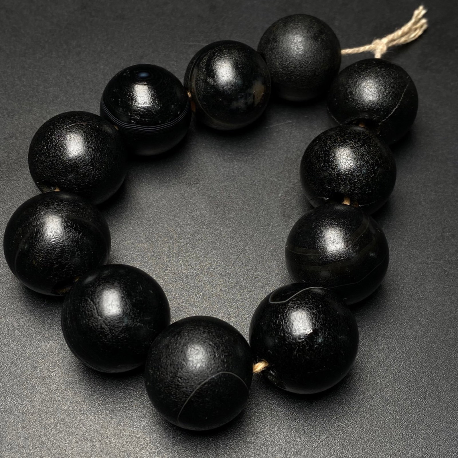 An Exquisite Agate Bracelet - 7