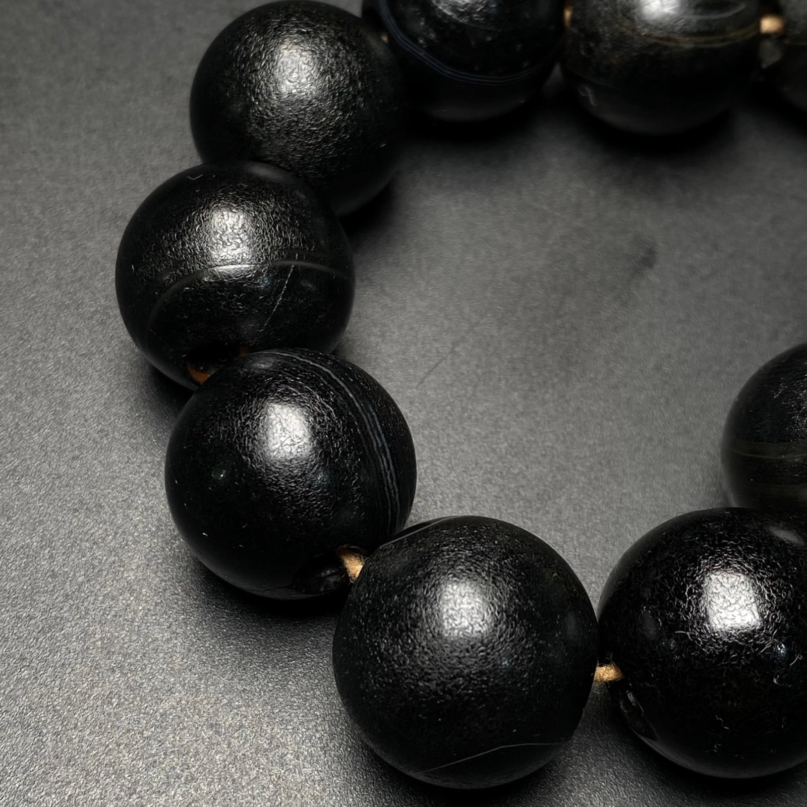 An Exquisite Agate Bracelet - 8