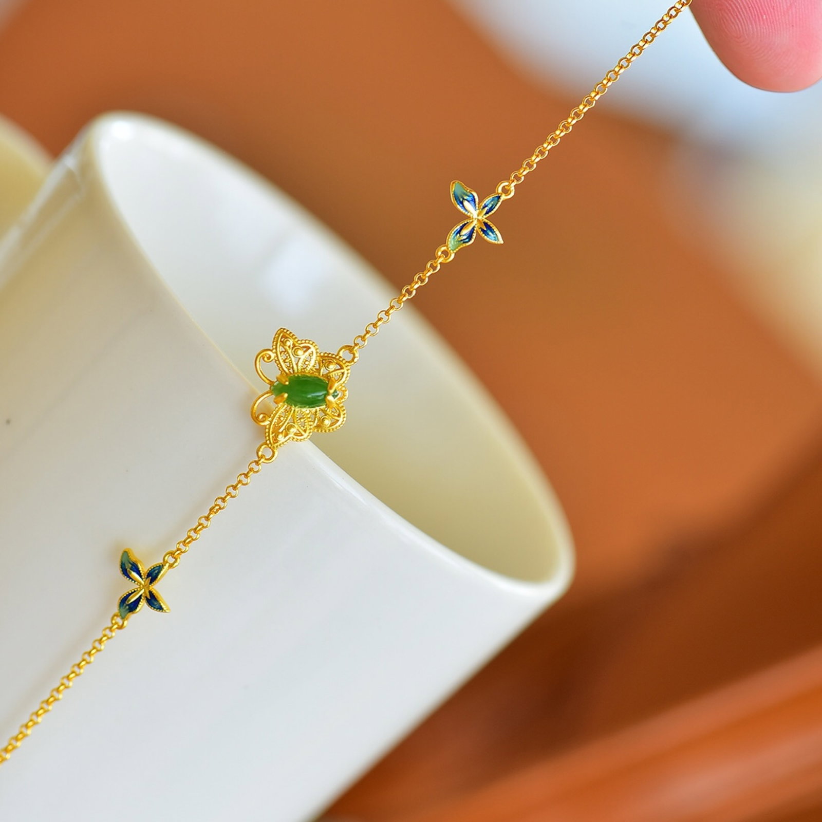 An Exquisite Sterling Silver-Gold Plated Inlaid Jasper Enamel Bracelet: An Exquisite Sterling Silver-Gold Plated Inlaid Jasper Enamel Bracelet,Size:0.2inx0.3in 纯银镀金镶碧玉珐琅手链