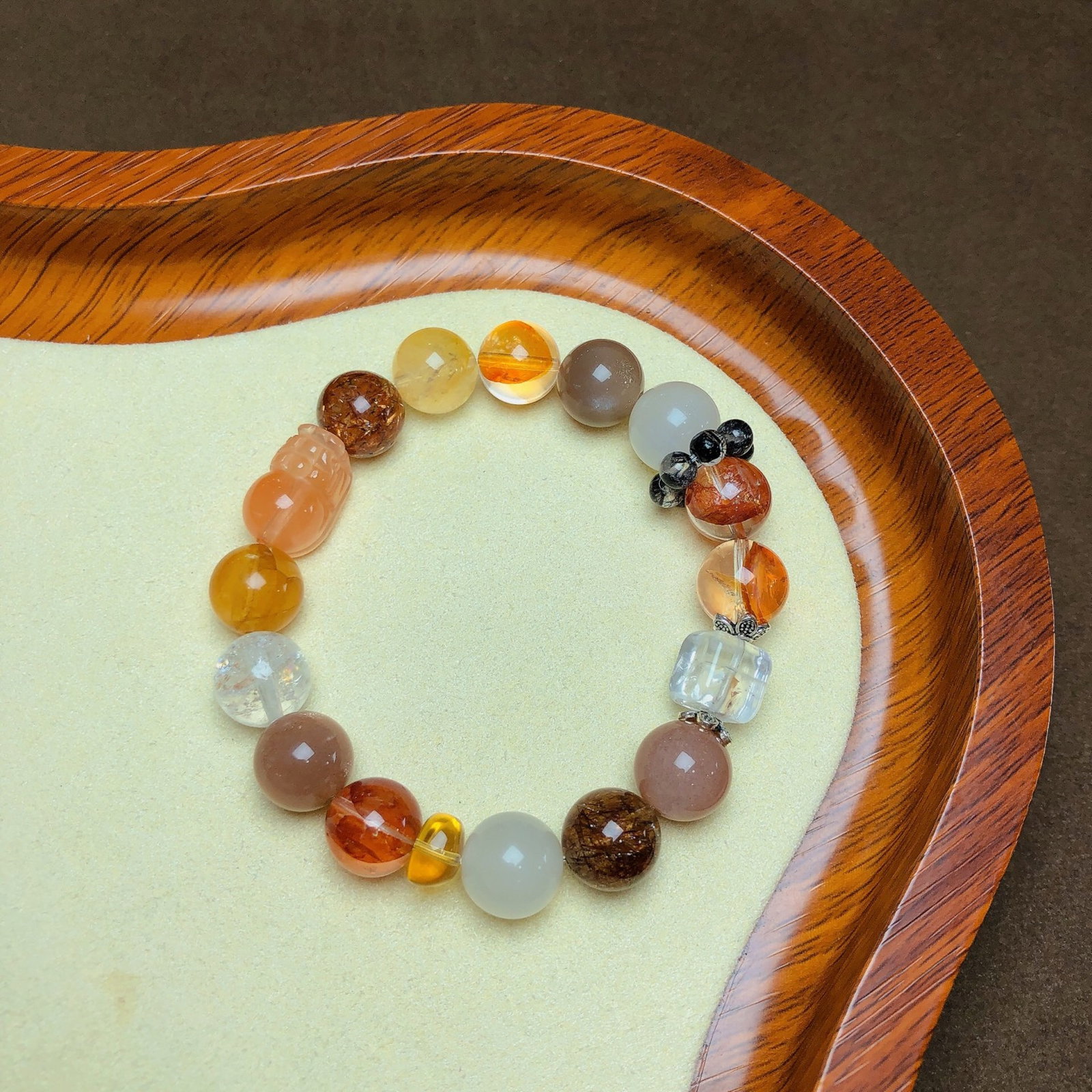 An Exquisite Crystal Bracelet: An Exquisite Crystal Bracelet,Size:0.4in,Weight:34.1g 水晶手串