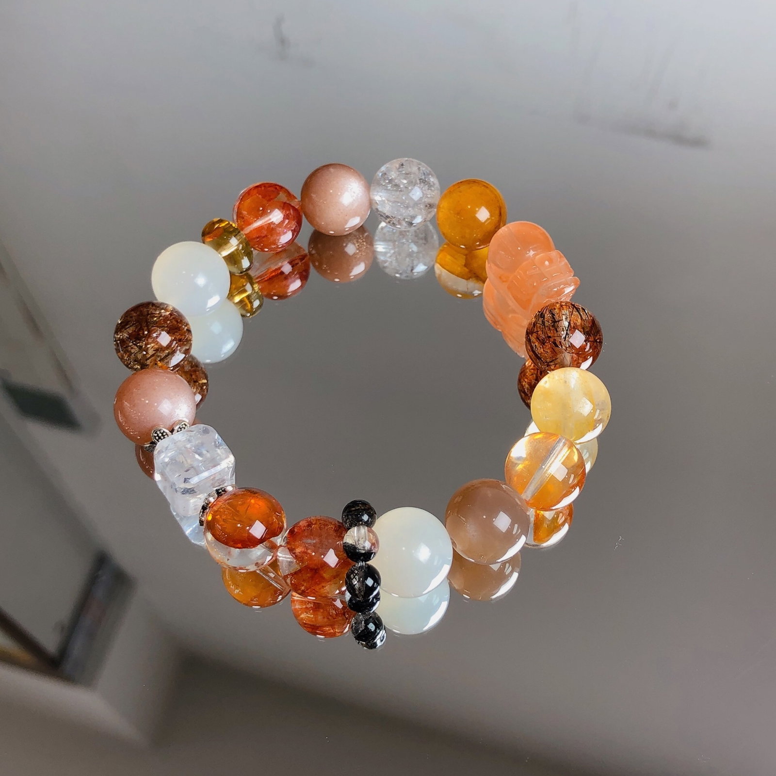 An Exquisite Crystal Bracelet - 2