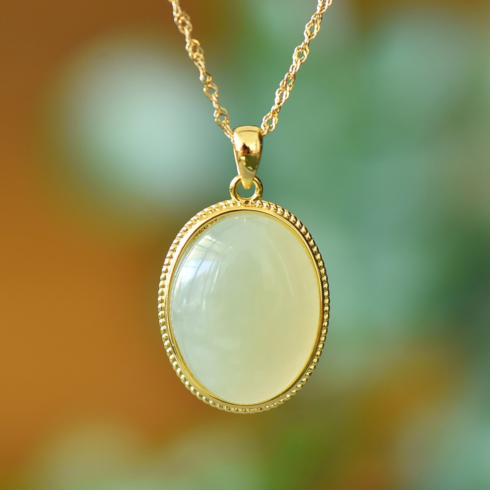 An Exquisite Bronze-Gold Plated Inlaid White Jade Necklace: An Exquisite Bronze-Gold Plated Inlaid White Jade Necklace,Size:0.6inx0.8in 铜镀金镶白玉项链