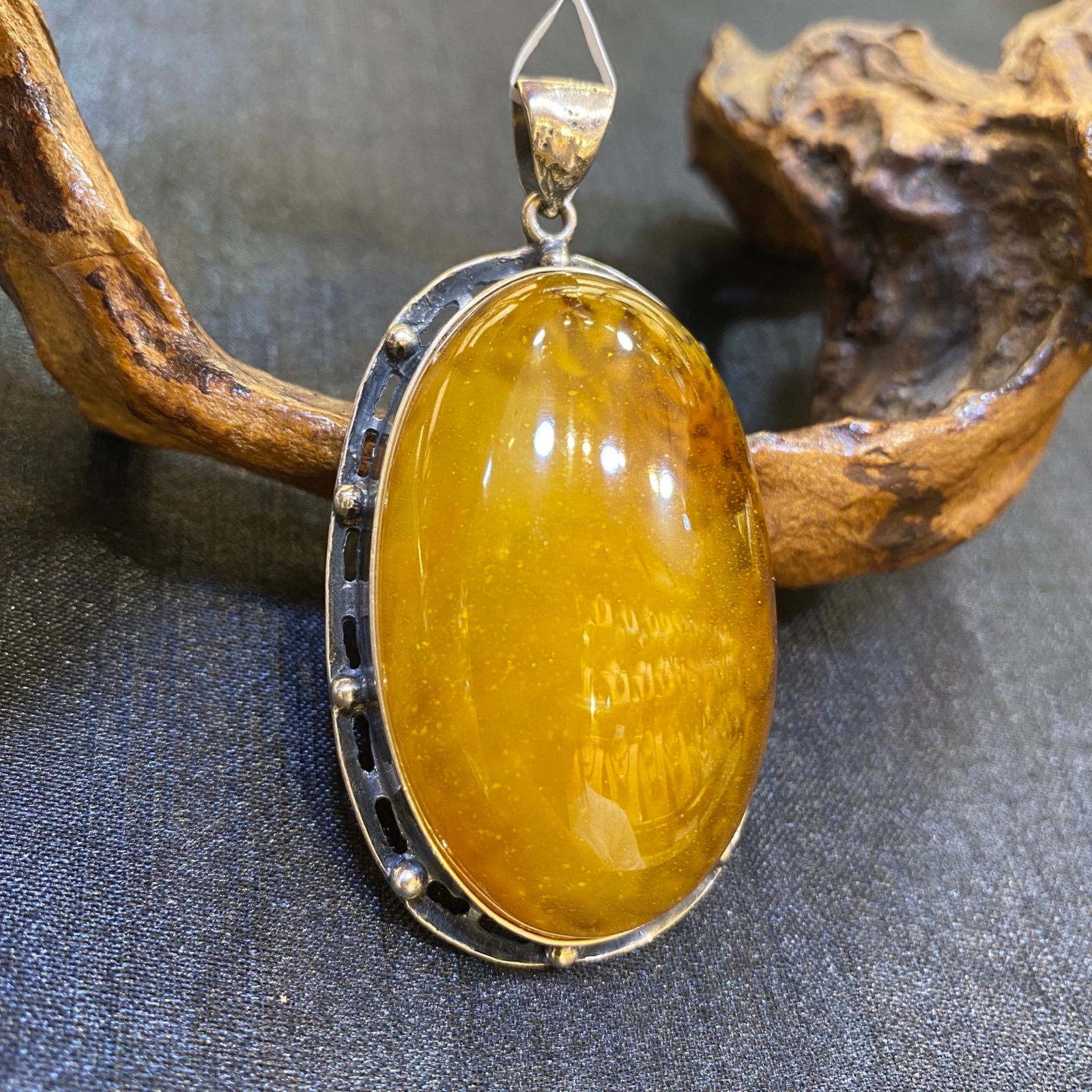 An Exquisite Beeswax Inlaid Silver Necklace: An Exquisite Beeswax Inlaid Silver Necklace,Size:1.2in,Weight:23.2g ??????