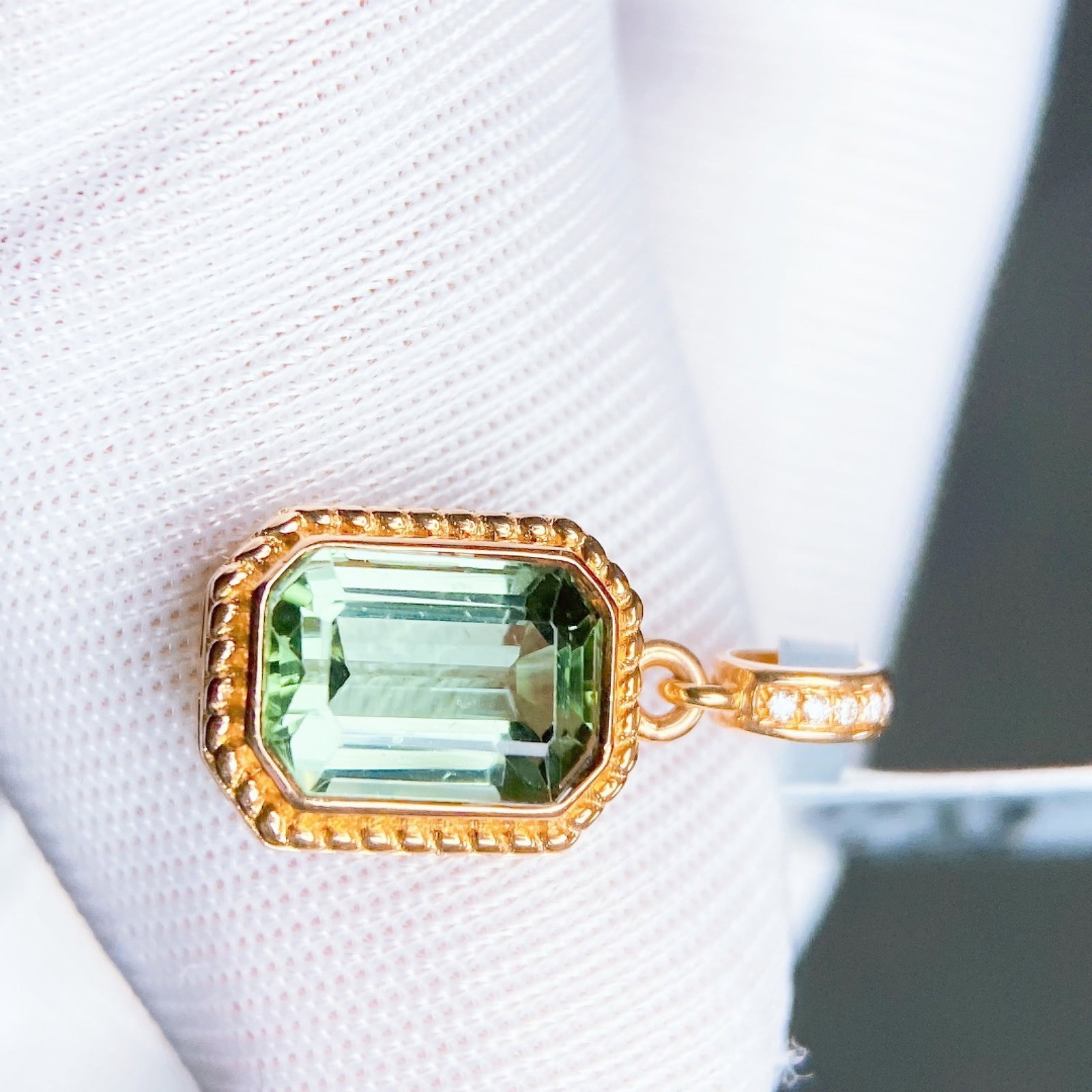 2.1Ctw Natural Tourmaline Necklace: 2.1Ctw Natural Tourmaline Necklace,Size:0.4inx0.3in 2.1Ctw??????