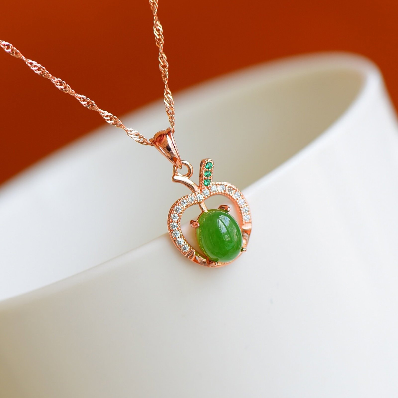 An Exquisite Sterling Silver-Gold Plated Inlaid Jasper Pendant,Inlaid Diamond: An Exquisite Sterling Silver-Gold Plated Inlaid Jasper Pendant,Inlaid Diamond,Size:0.2inx0.3in 纯银镀金镶碧玉项链,嵌钻石