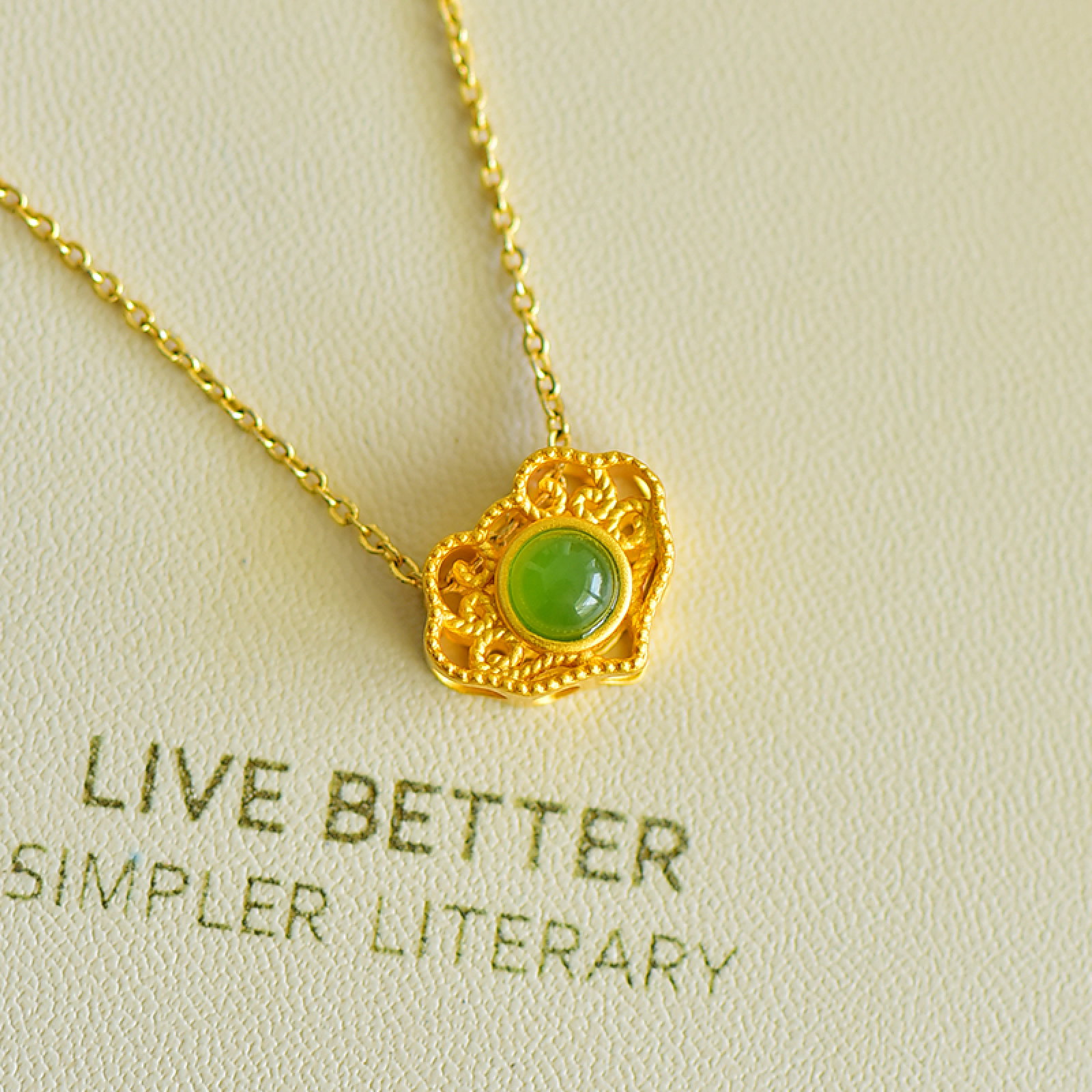 An Exquisite Sterling Silver-Gold Plated Inlaid Jasper Pendant: An Exquisite Sterling Silver-Gold Plated Inlaid Jasper Pendant , Size :0.2inx0.2in 纯银镀金镶碧玉吊坠,尺寸:0.2inx0.2in