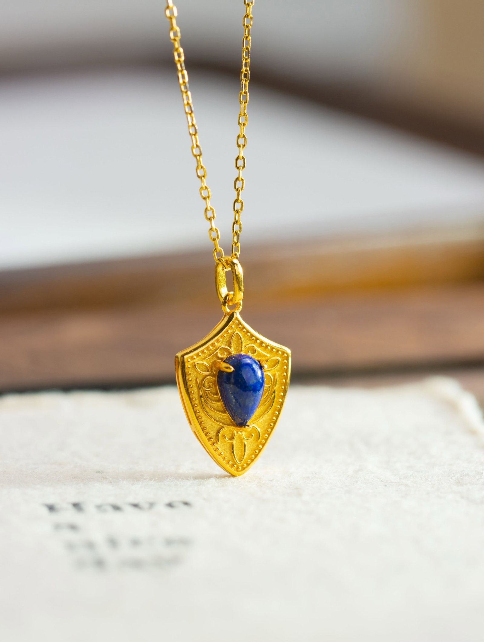 An Exquisite Sterling Silver-Gold Plated Inlaid Lapis Lazuli Pendant: An Exquisite Sterling Silver-Gold Plated Inlaid Lapis Lazuli Pendant 纯银镀金镶青金石吊坠