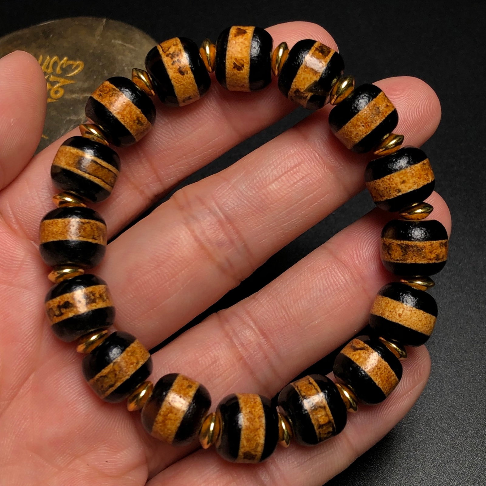 A Precious Dzi Bead Bracelets: A Precious Dzi Bead Bracelets,Size0.4inx0.4in*16 天珠手串