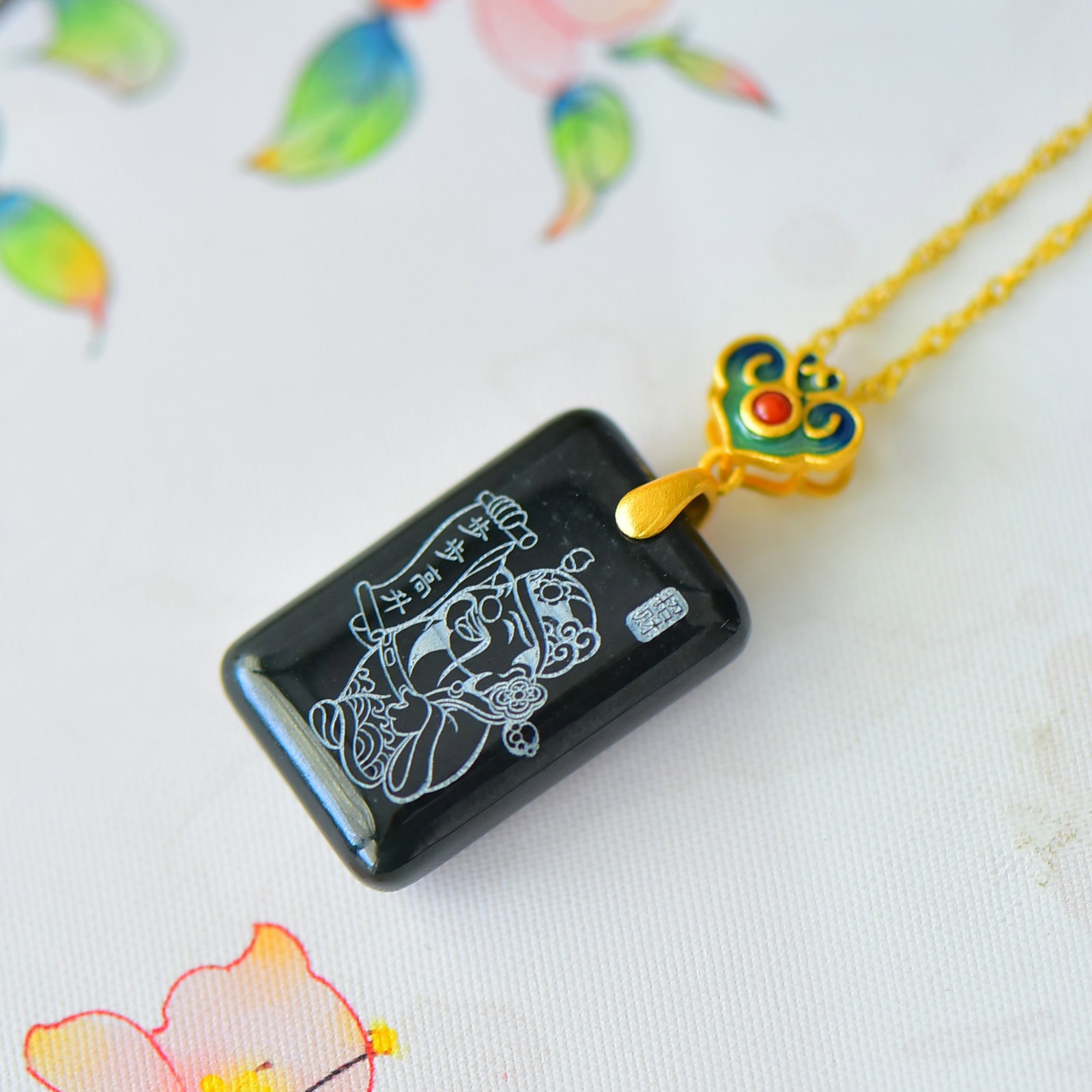 An Exquisite Sterling Silver-Gold Plated Inlaid Black Jade Pendant: An Exquisite Sterling Silver-Gold Plated Inlaid Black Jade Pendant 纯银镀金镶黑玉吊坠