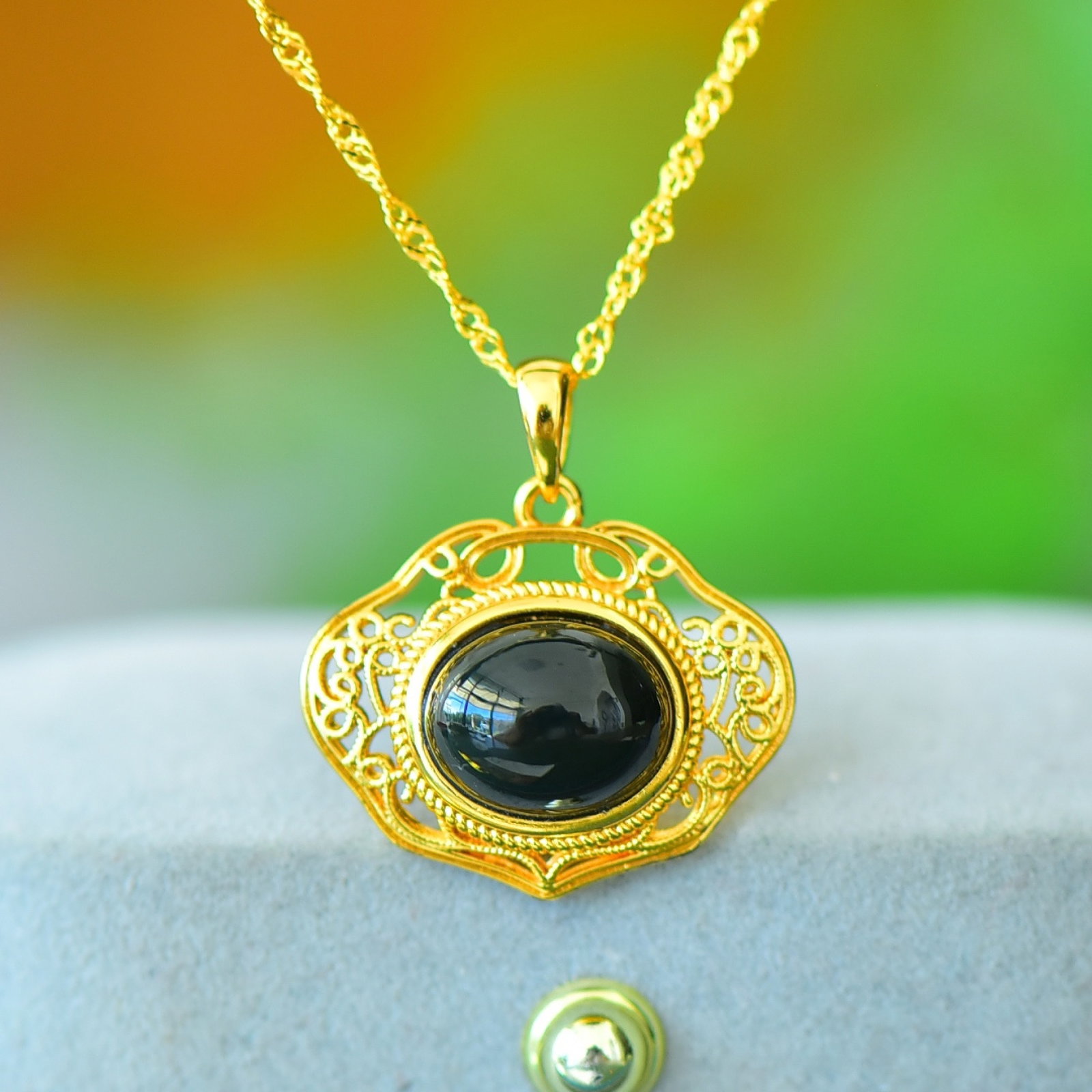 An Exquisite Bronze-Gold Plated Inlaid Green Jade Necklace: An Exquisite Bronze-Gold Plated Inlaid Green Jade Necklace,Size:0.4inx0.4in 铜镀金镶青玉项链